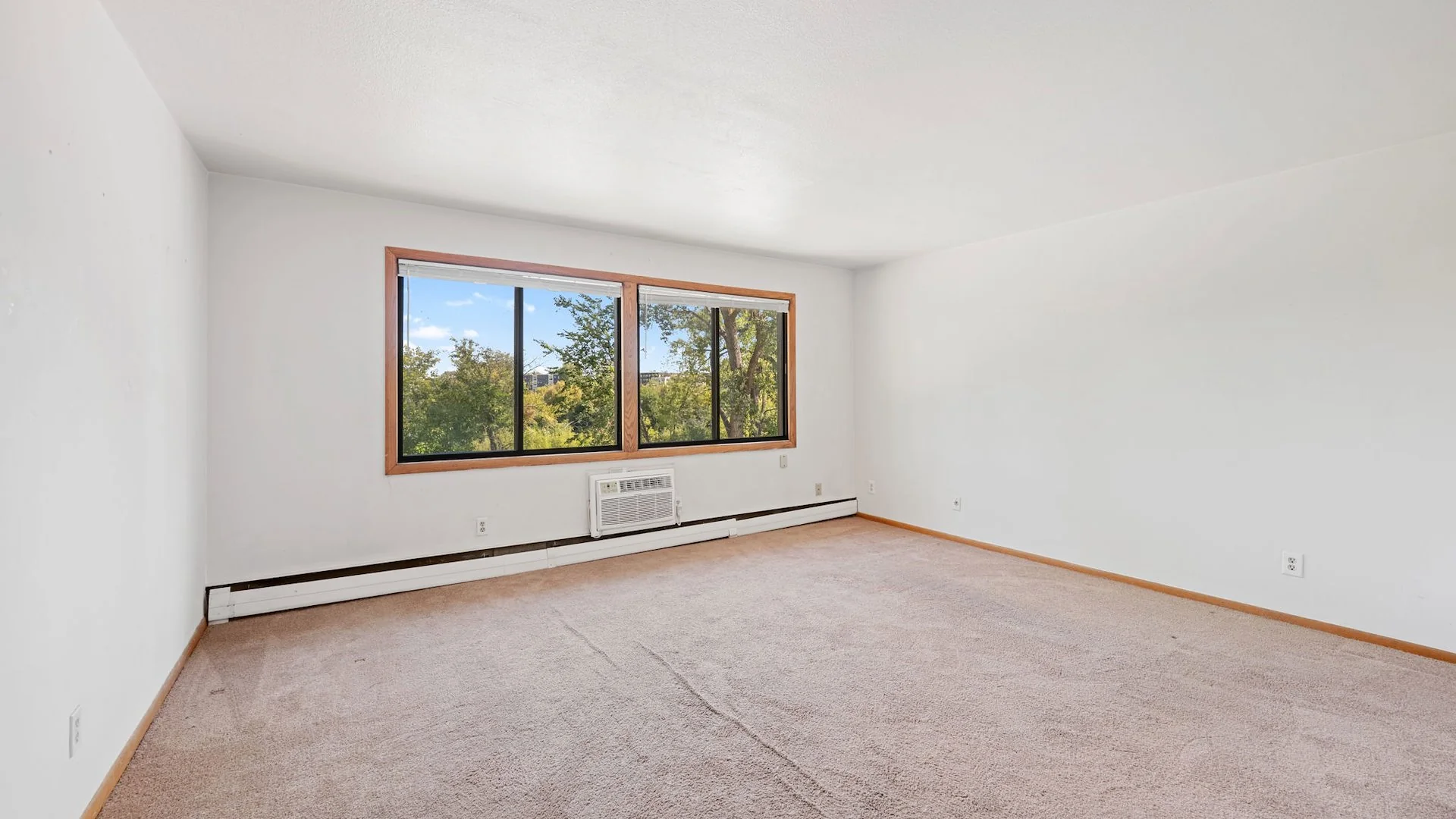 Grass Lake Manor — Sale in Minneapolis, MN, photo 7 of 8