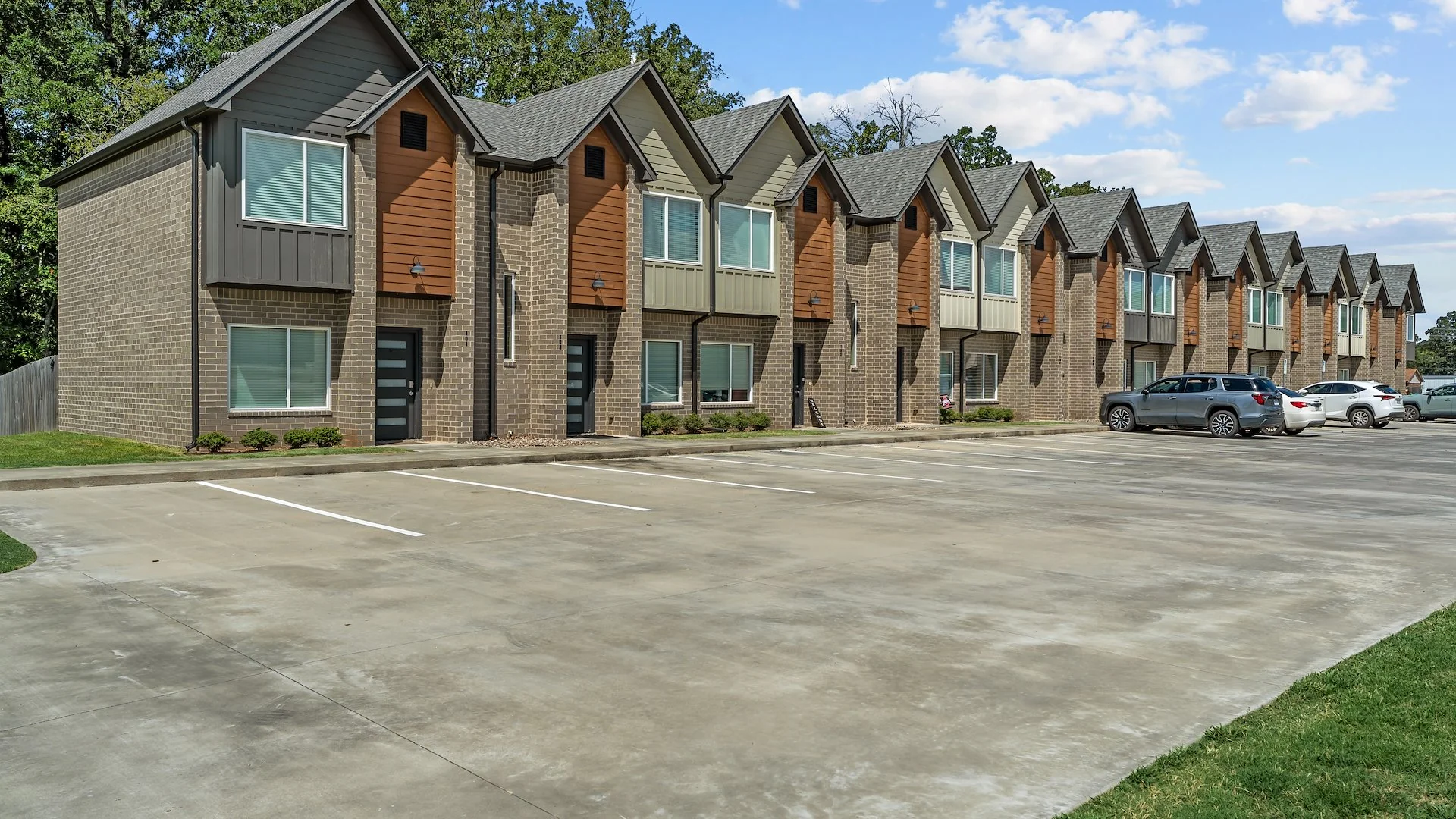 Parkway Townhomes — Sale in Texarkana, AR, photo 2 of 2