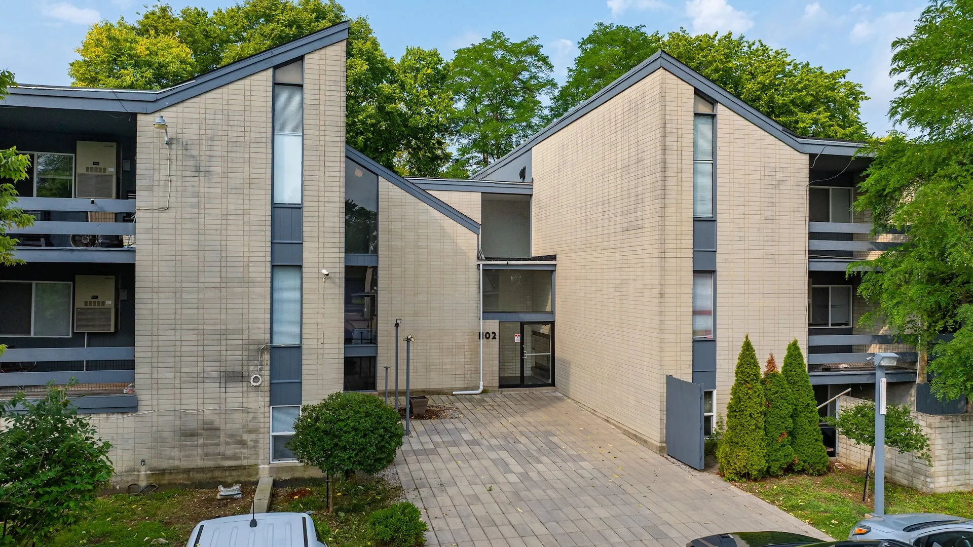 Salem Crown — Sale in Dayton, OH, photo 1 of 5