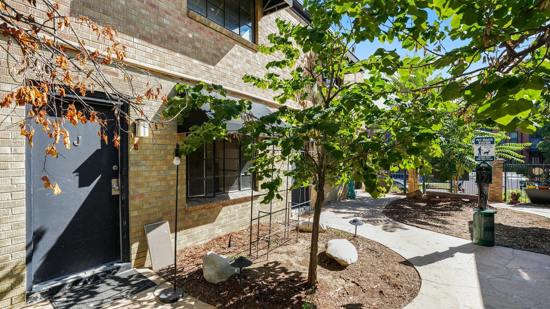 Courtyard on Vine — Sale in Denver, CO, photo 3 of 5