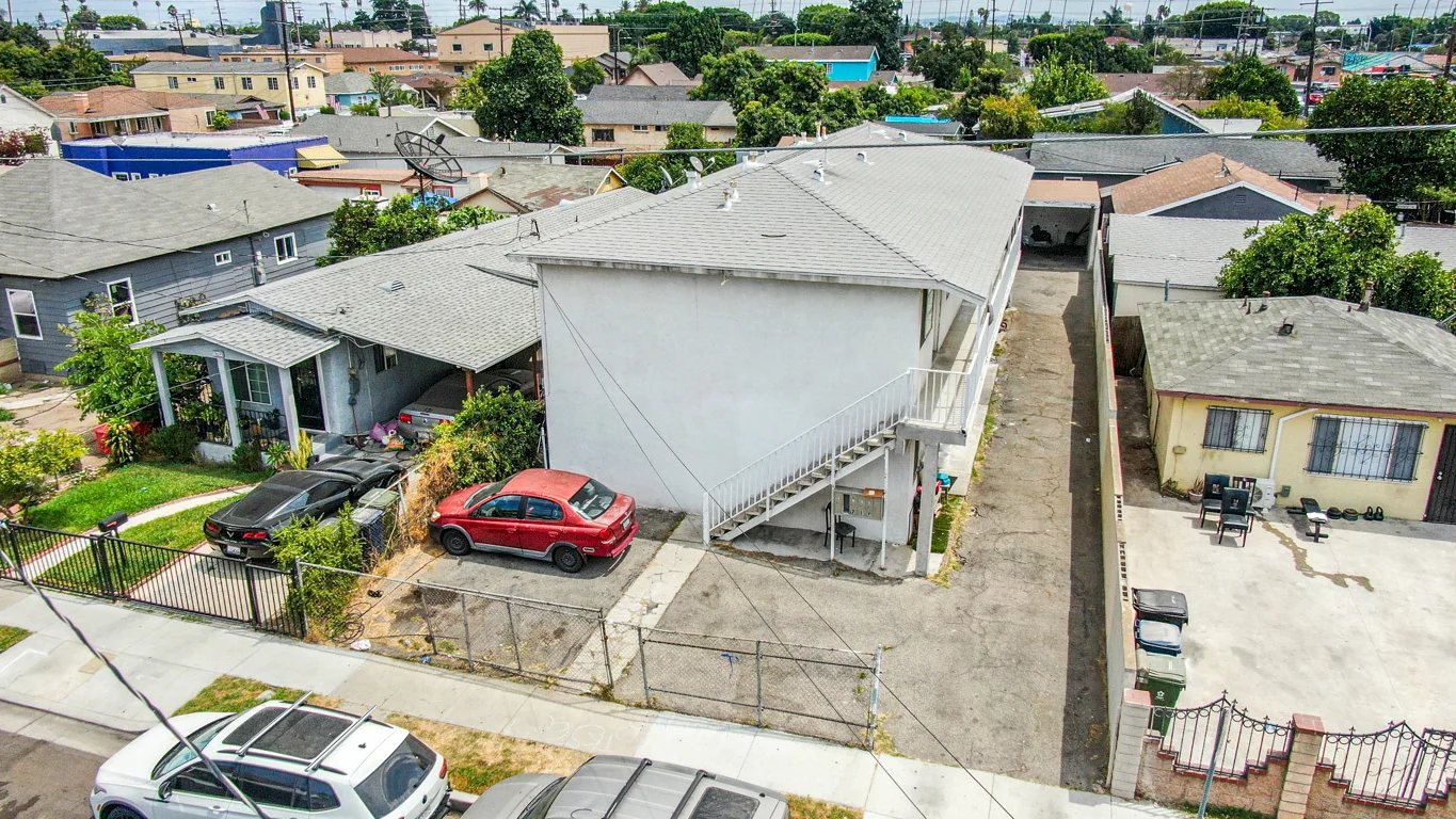 6714 Parmelee Ave — Sale in Los Angeles, CA, photo 1 of 2