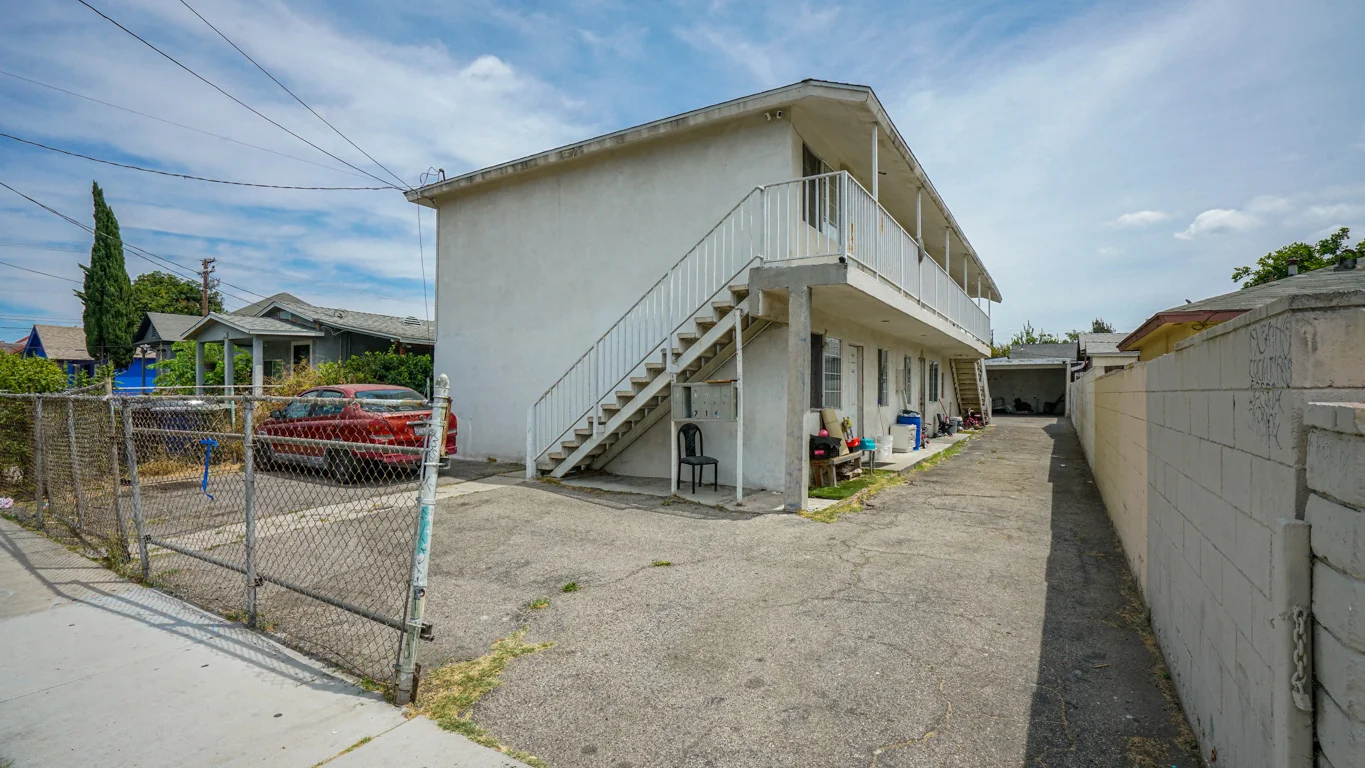 6714 Parmelee Ave — Sale in Los Angeles, CA, photo 2 of 2