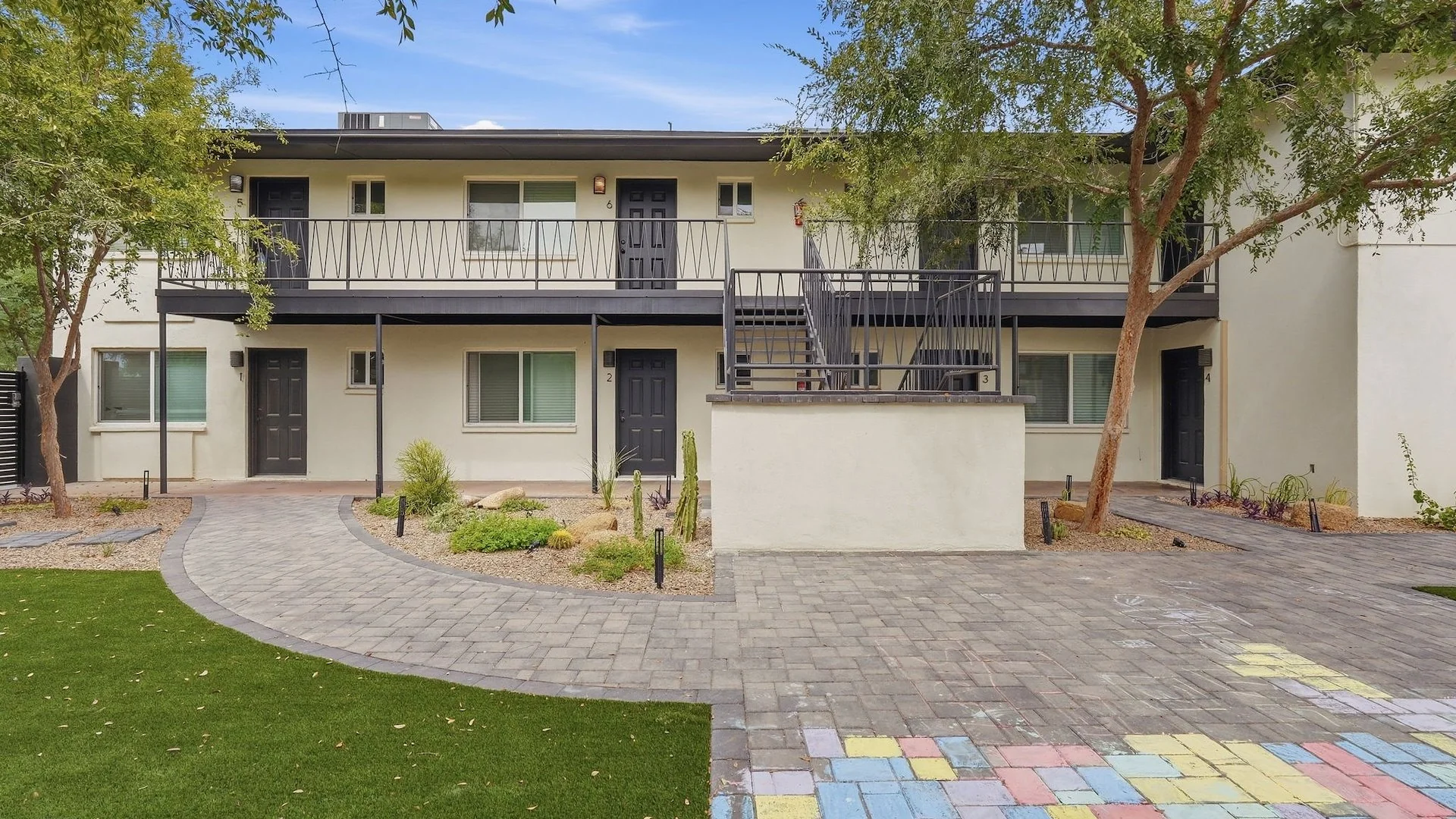 Courtyard on Mill — Sale in Tempe, AZ, photo 2 of 3
