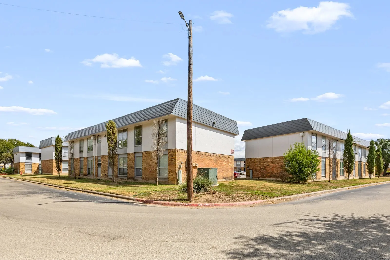 Auction - Oak Meadow Villa Apartments | 220 Units |… — Sale in San Antonio, TX, photo 1 of 8