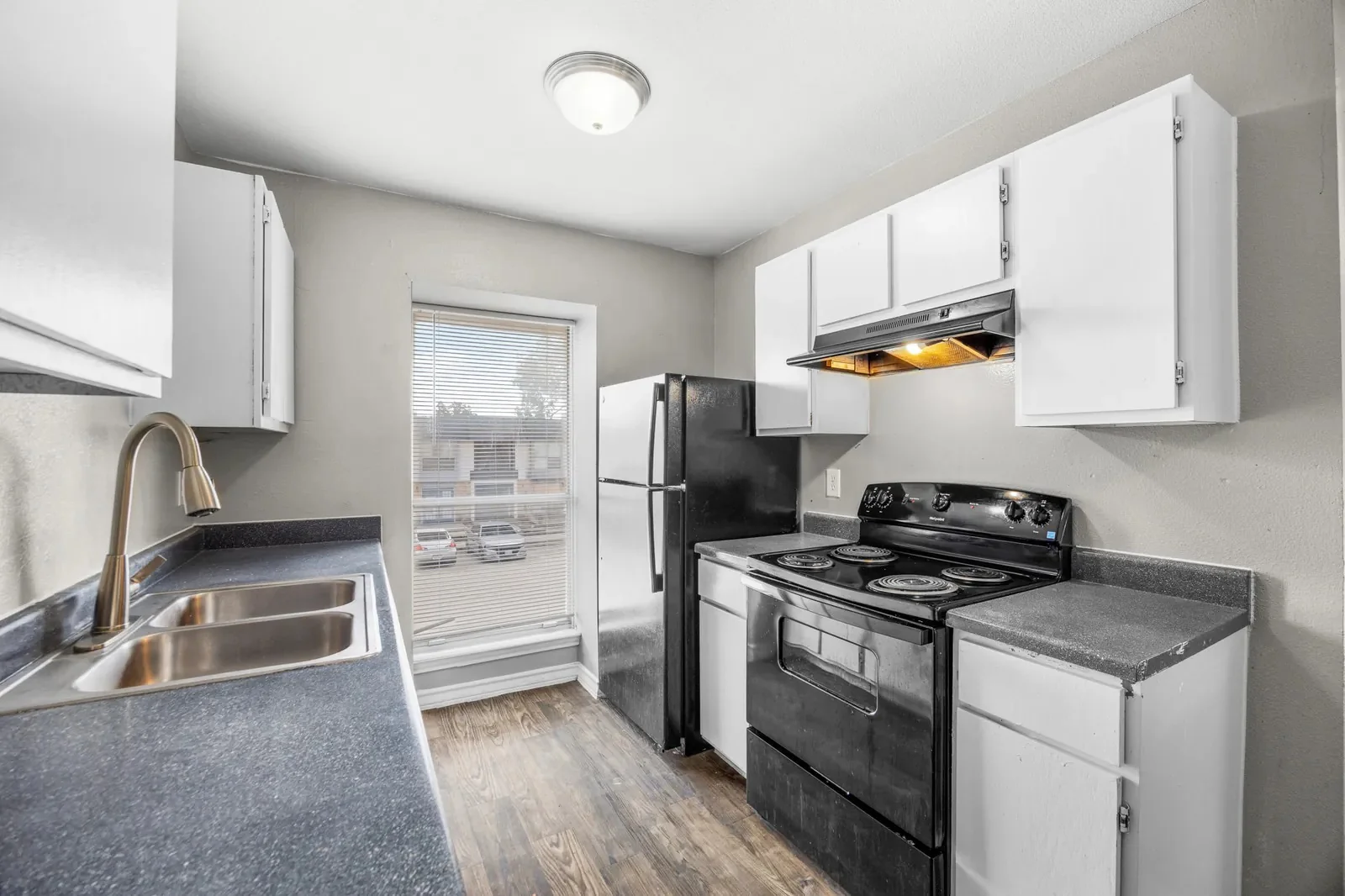 Auction - Oak Meadow Villa Apartments | 220 Units |… — Sale in San Antonio, TX, photo 2 of 8