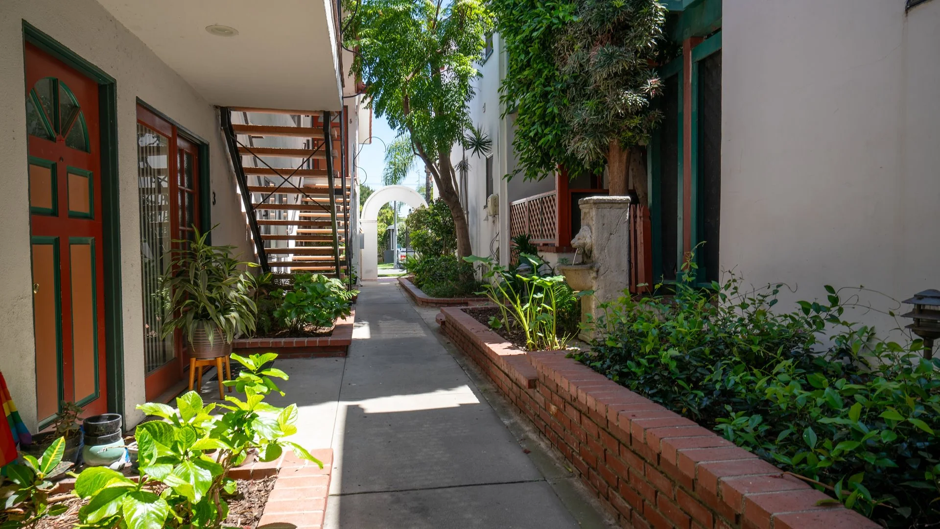 825 Roswell Ave — Sale in Long Beach, CA, photo 5 of 6