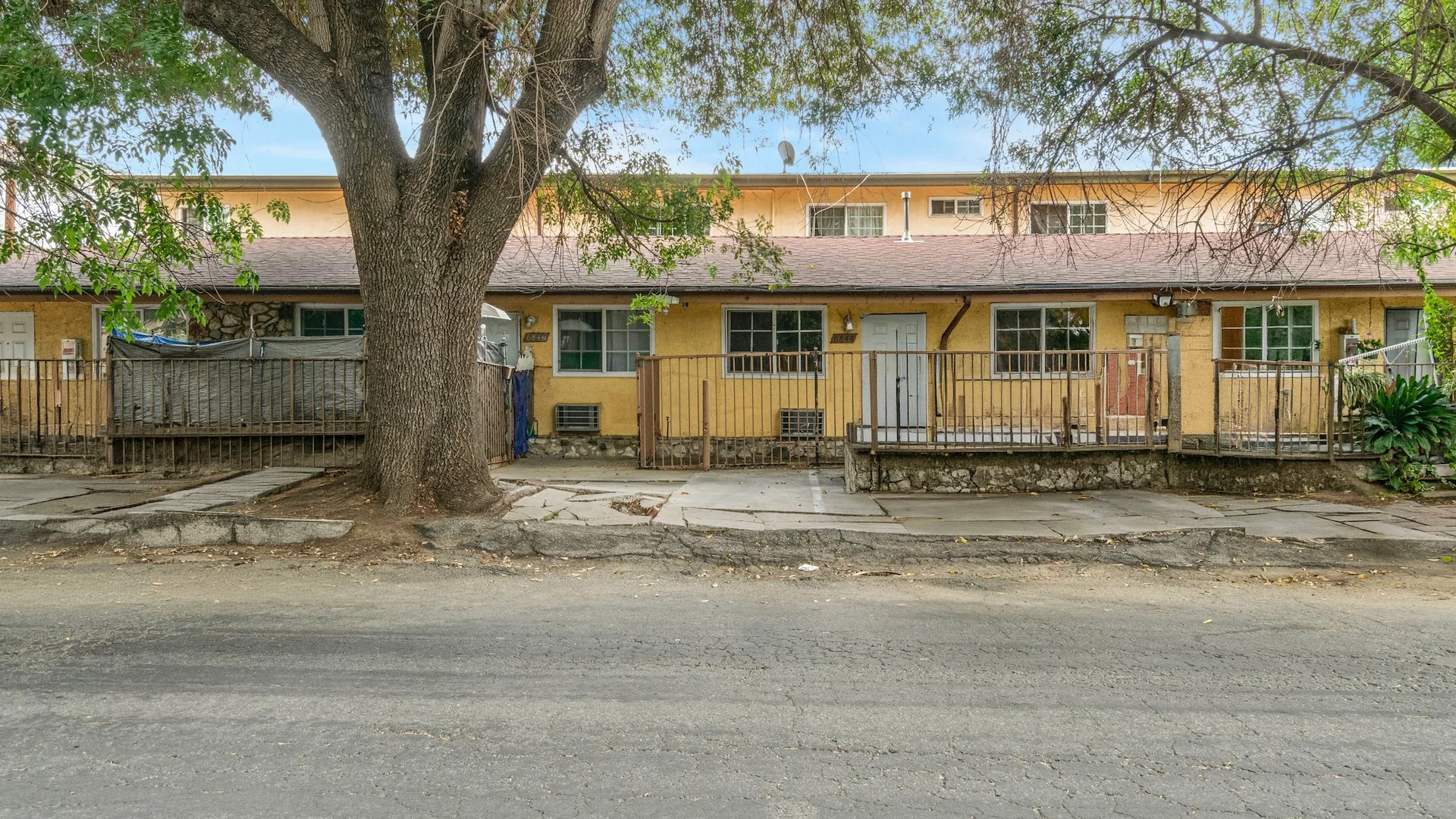 14553 Hartland St & 6840 Vesper Ave — Sale in Los Angeles, CA, photo 2 of 6