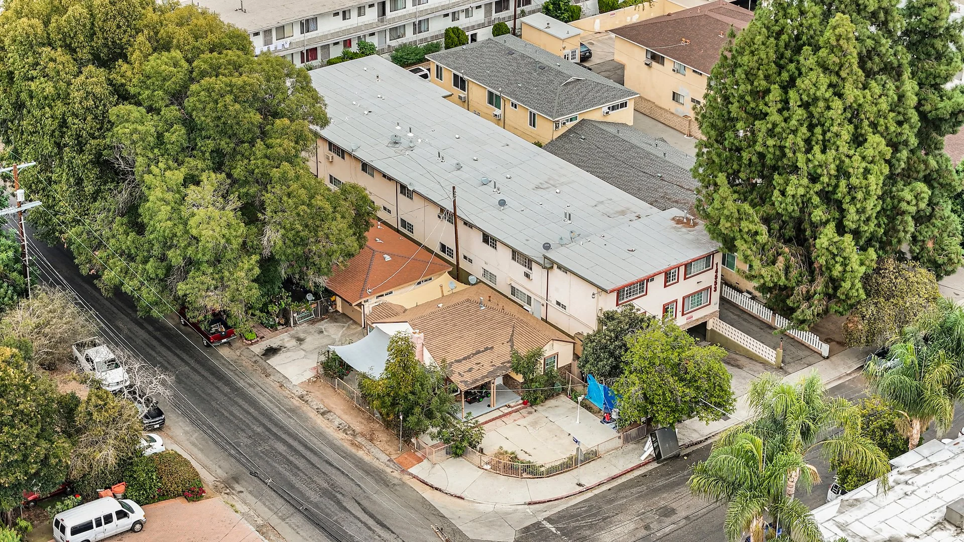 14553 Hartland St & 6840 Vesper Ave — Sale in Los Angeles, CA, photo 3 of 6