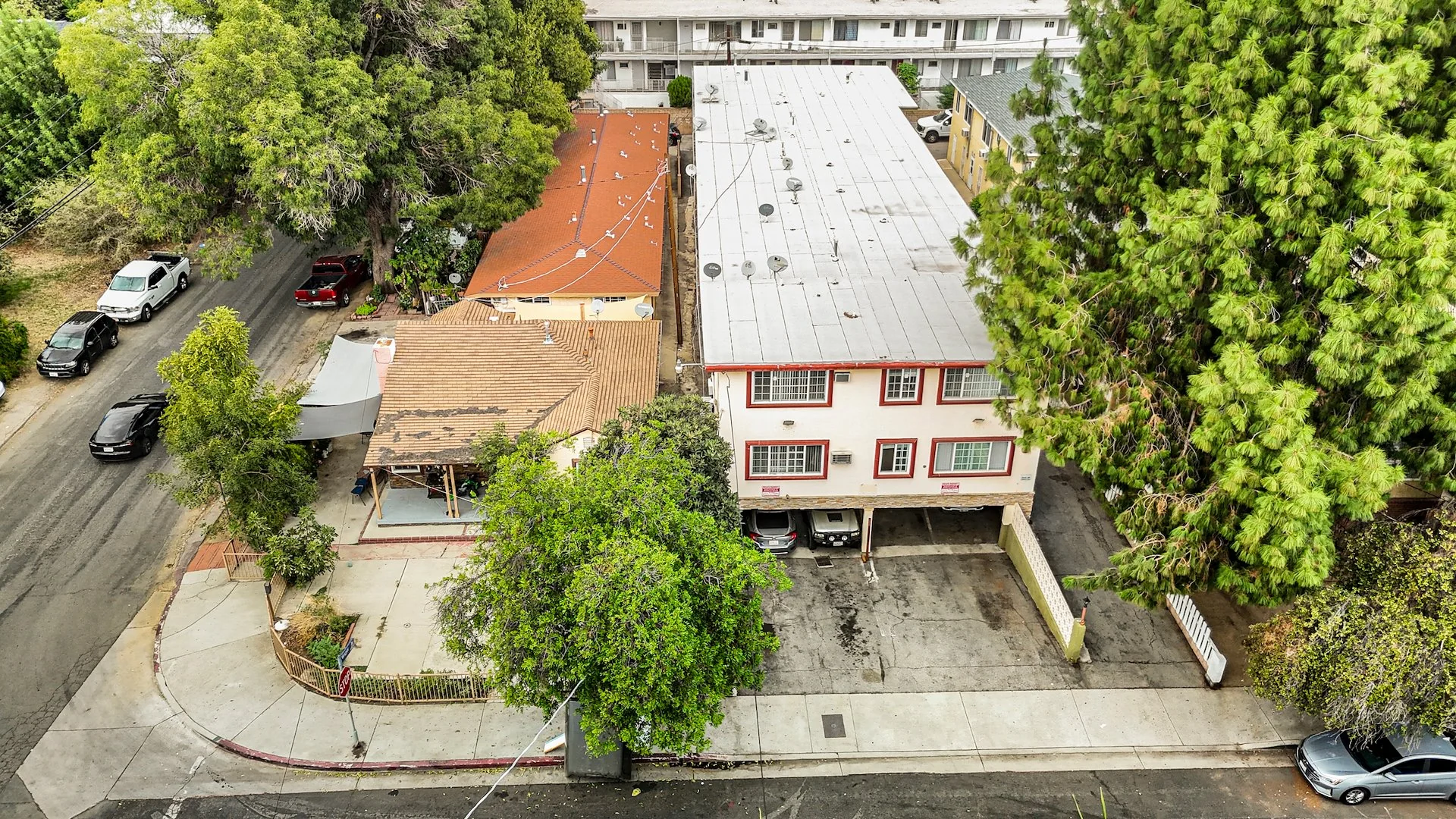 14553 Hartland St & 6840 Vesper Ave — Sale in Los Angeles, CA, photo 4 of 6