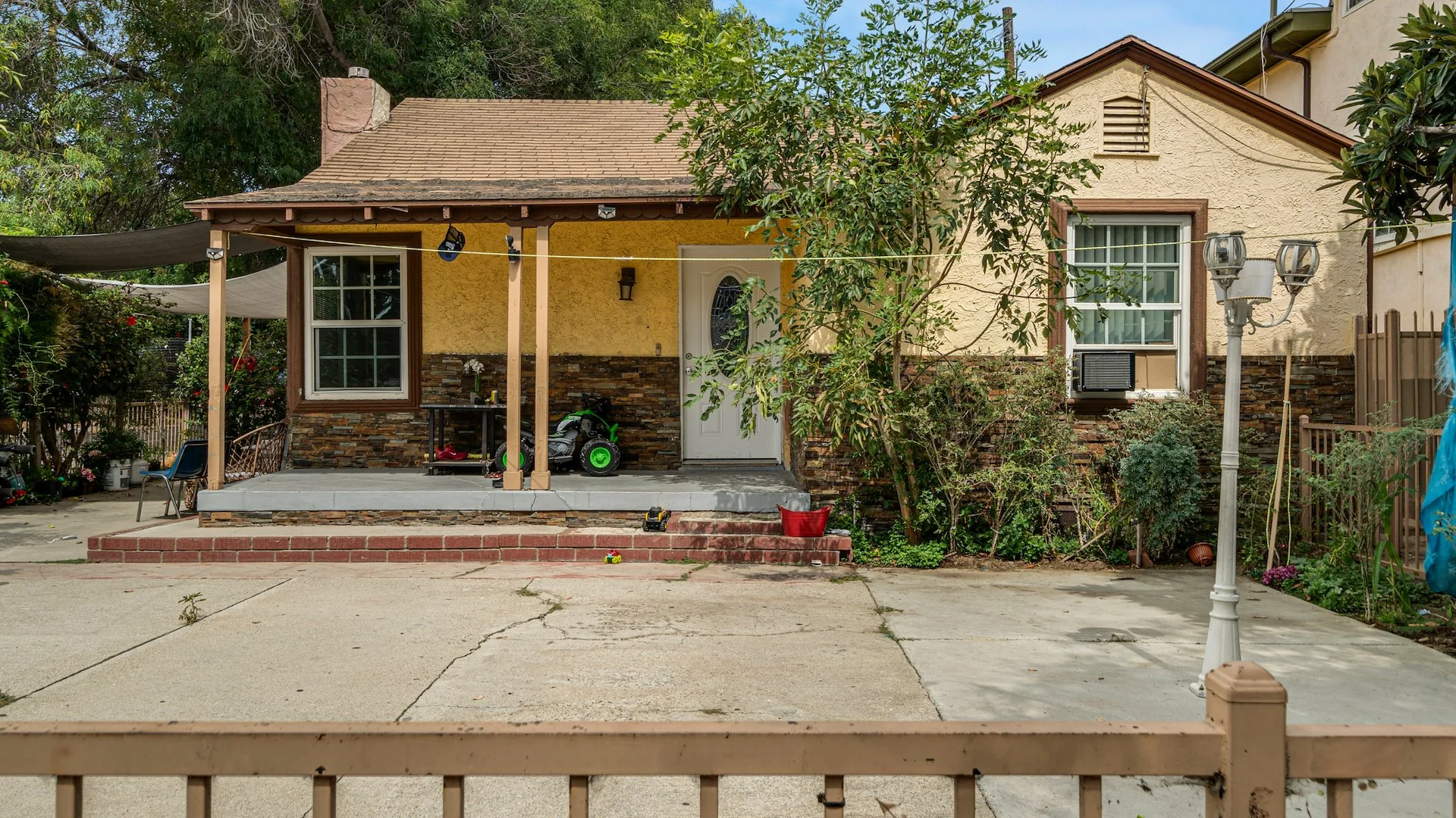 14553 Hartland St & 6840 Vesper Ave — Sale in Los Angeles, CA, photo 6 of 6