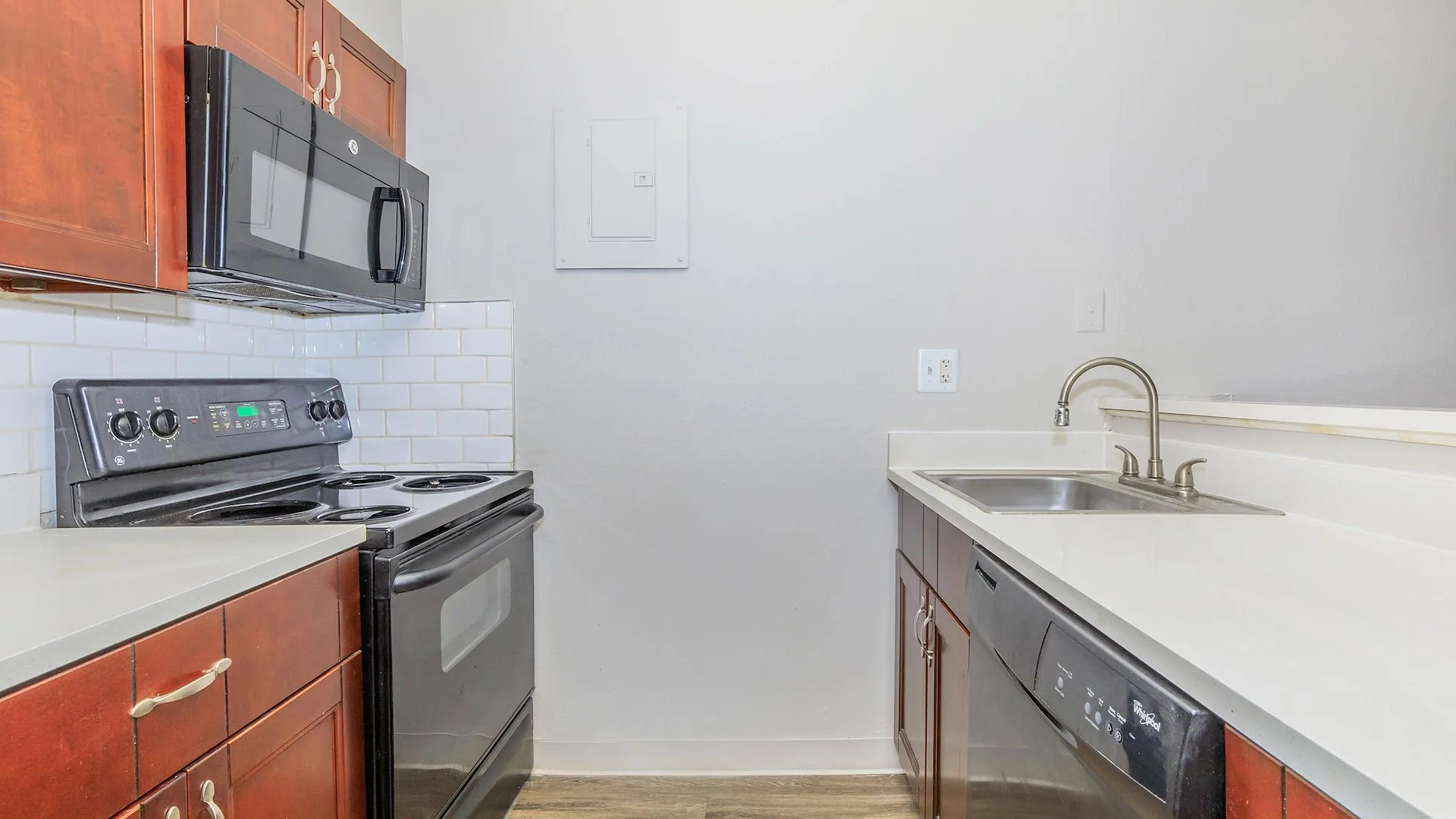 Elm Grove Apartments — Sale in Aurora, CO, photo 3 of 7