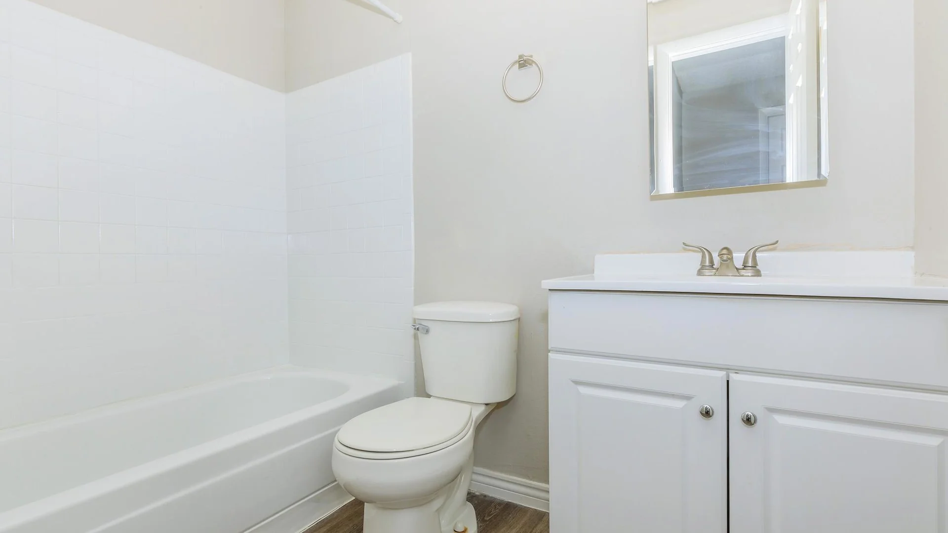 Elm Grove Apartments — Sale in Aurora, CO, photo 2 of 7