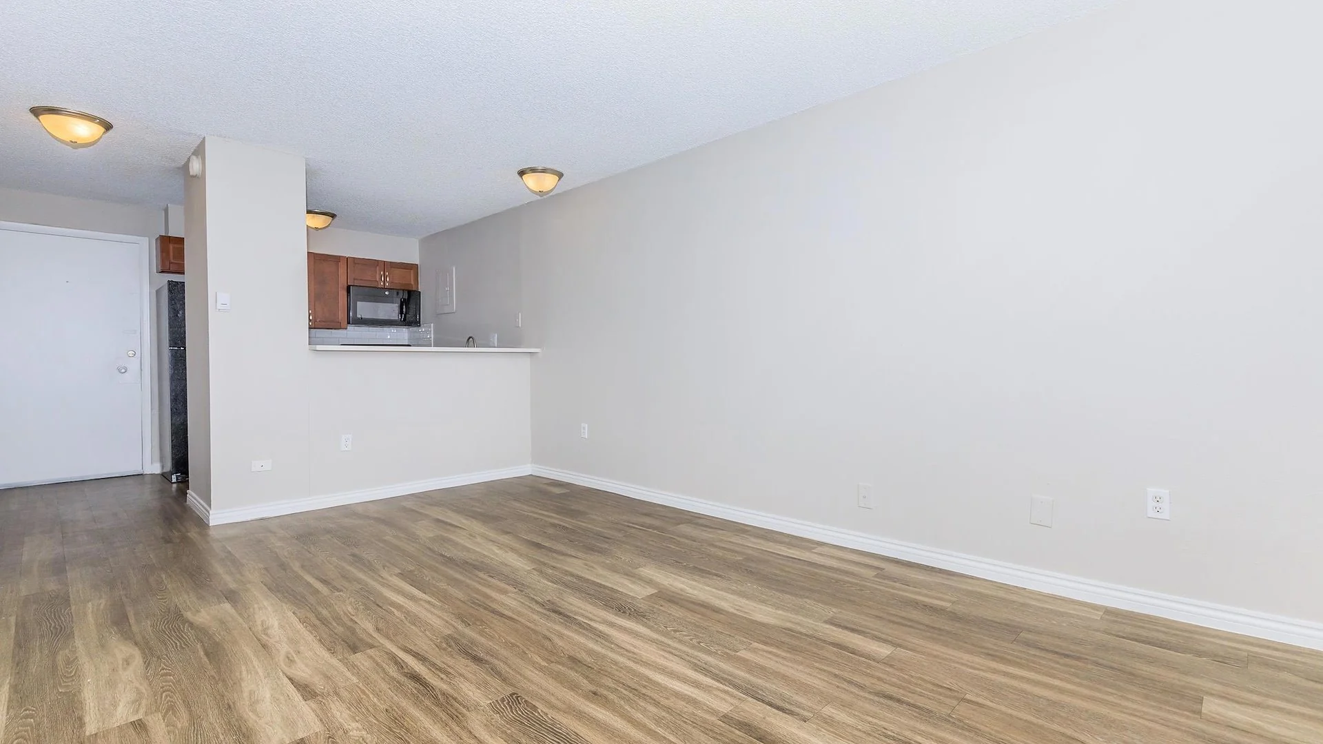 Elm Grove Apartments — Sale in Aurora, CO, photo 6 of 7