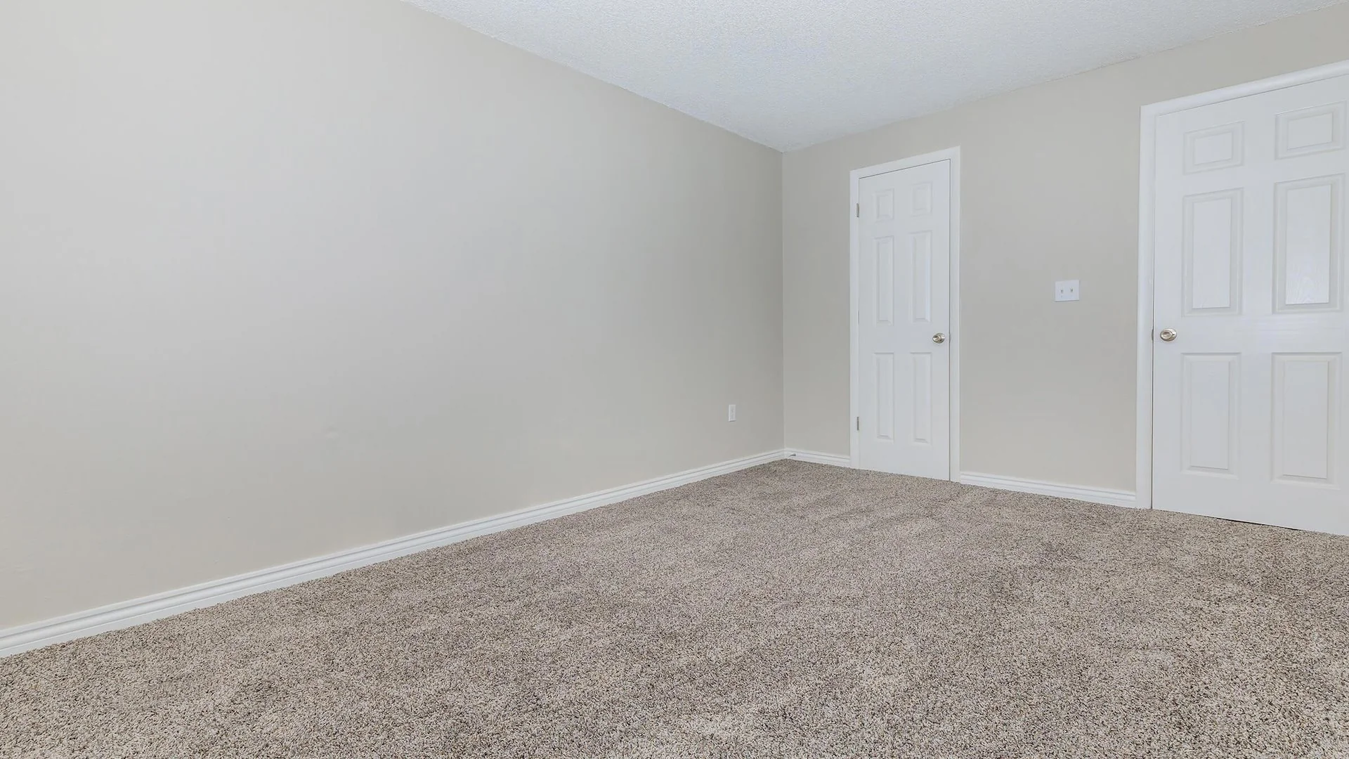 Elm Grove Apartments — Sale in Aurora, CO, photo 7 of 7
