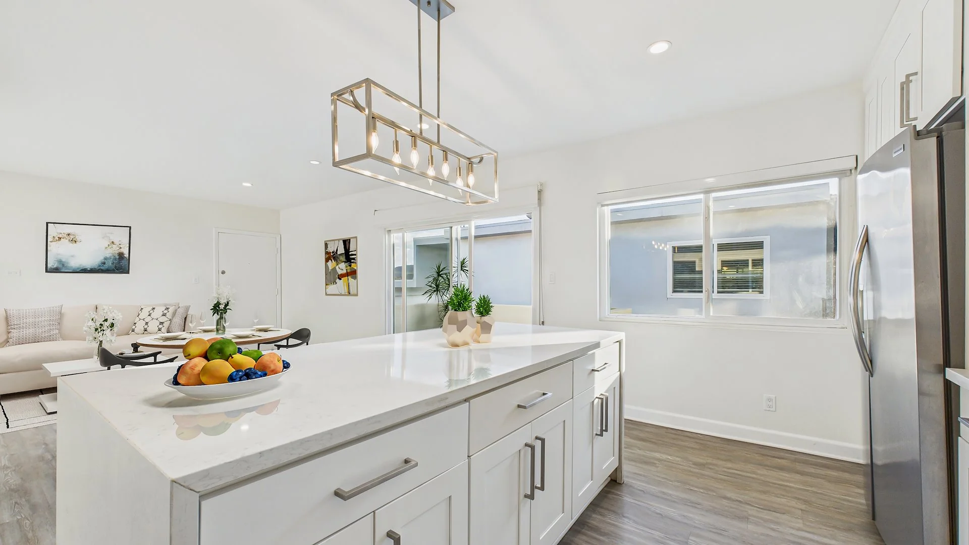 303 E Alameda Ave — Sale in Burbank, CA, photo 2 of 3