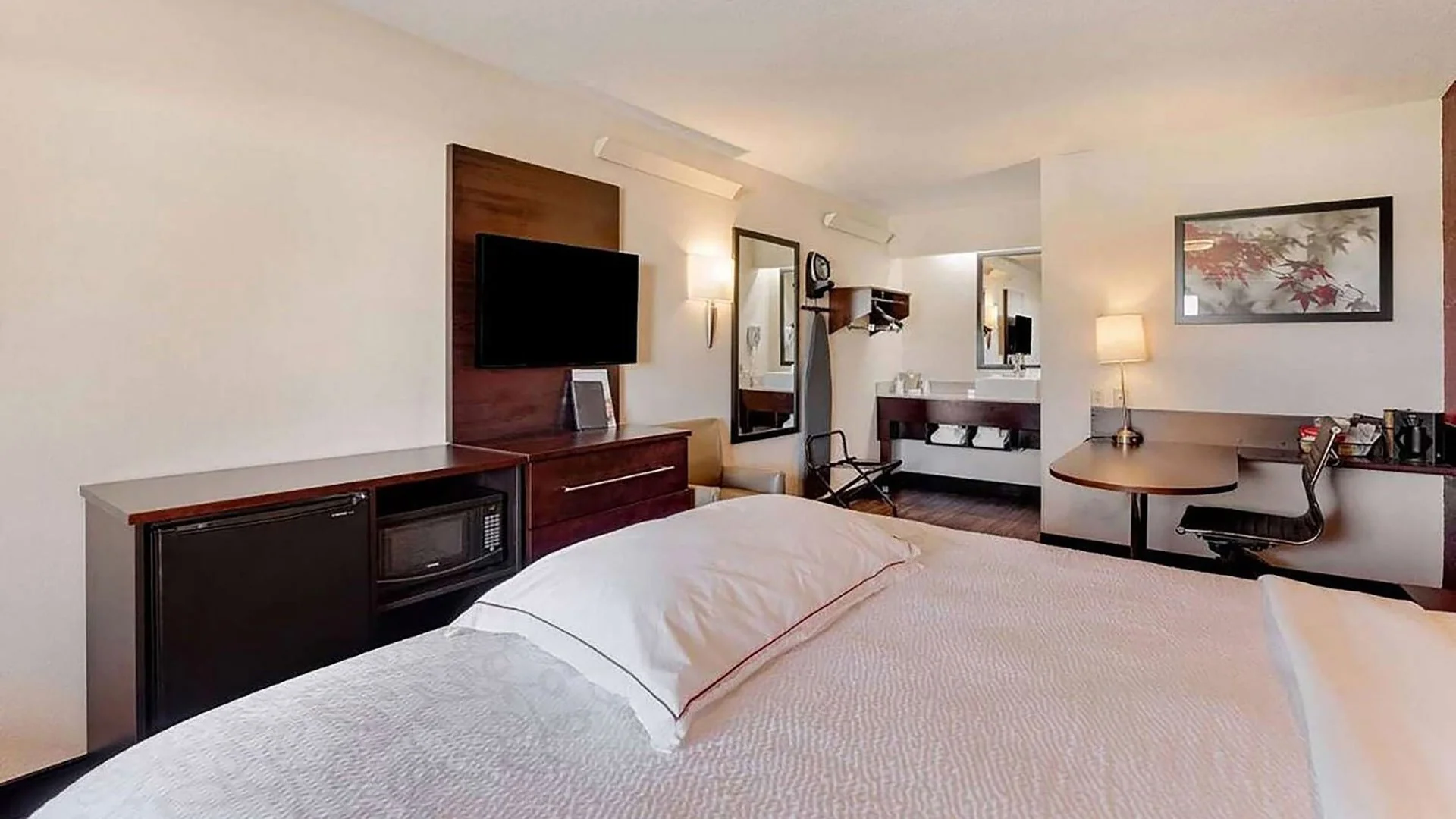 Super 8 by Wyndham Deerfield/Northbrook — Sale in Northbrook, IL, photo 2 of 5