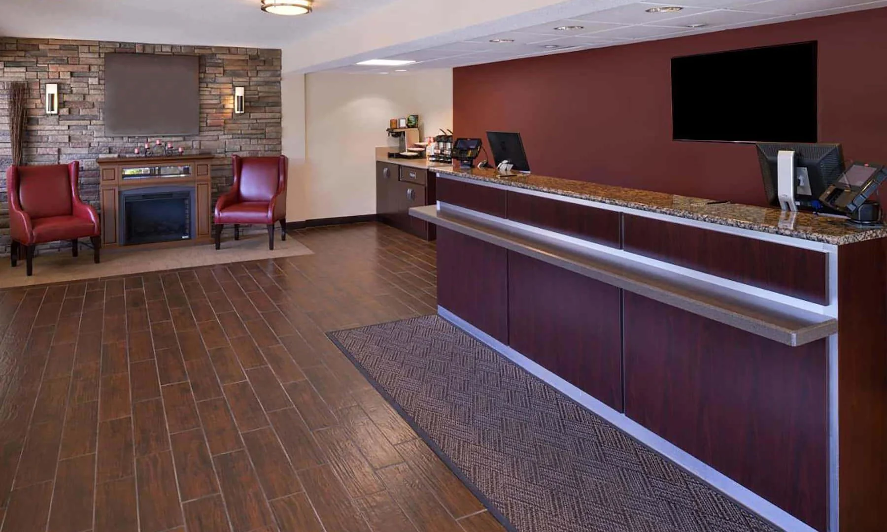 Super 8 by Wyndham Deerfield/Northbrook — Sale in Northbrook, IL, photo 3 of 5