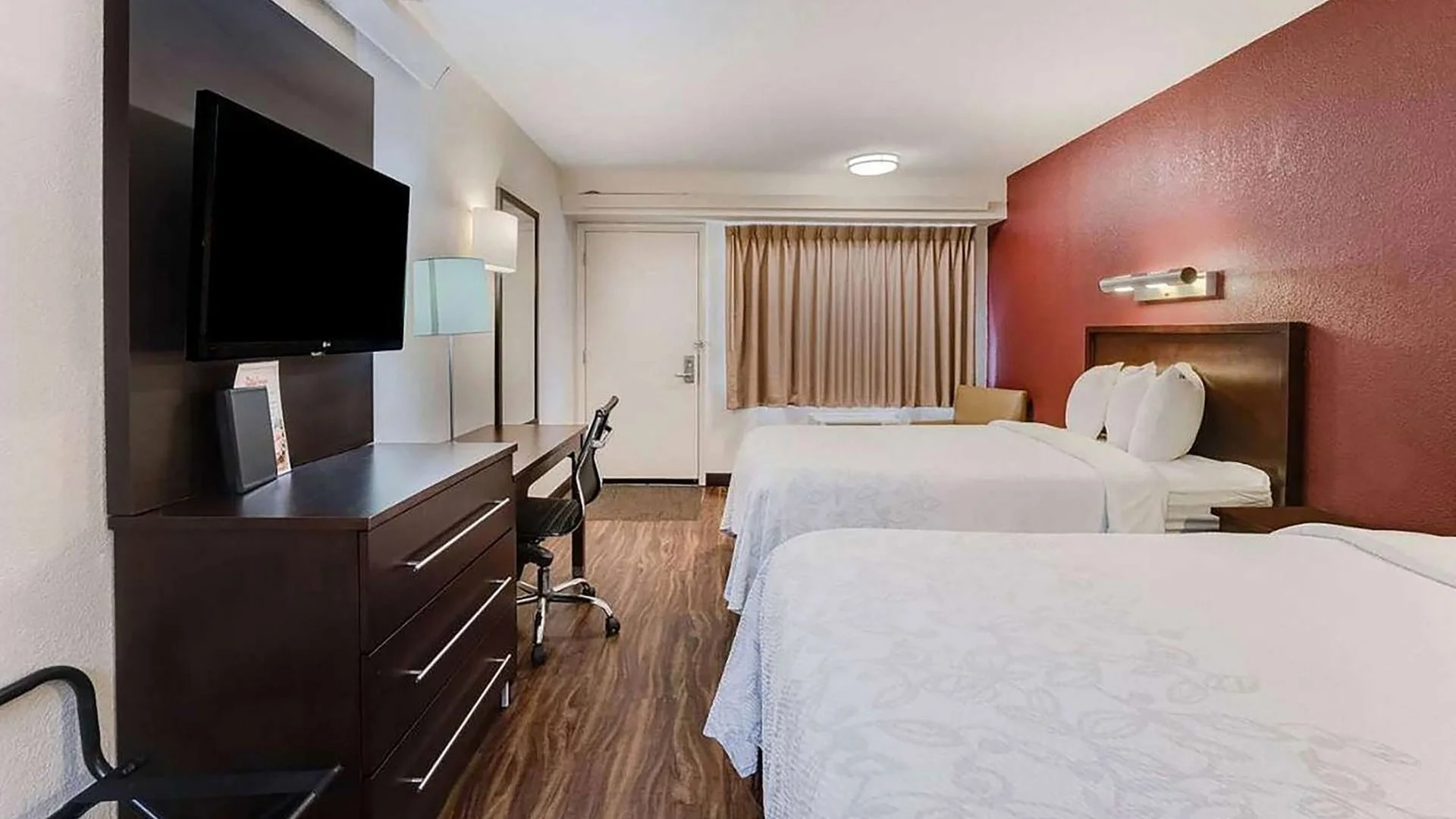 Super 8 by Wyndham Deerfield/Northbrook — Sale in Northbrook, IL, photo 5 of 5