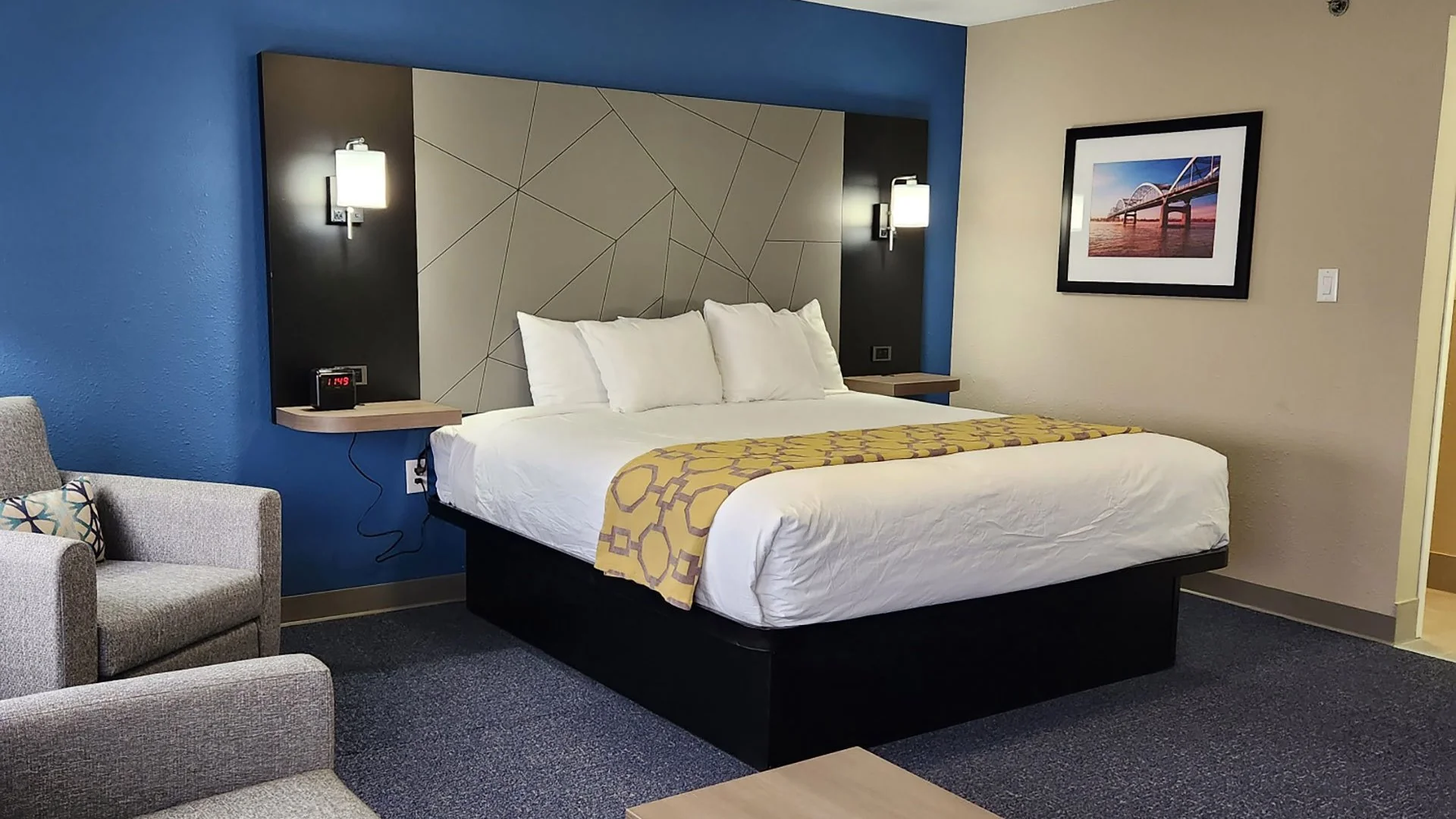 Baymont by Wyndham & Days Inn by Wyndham Davenport — Sale in Davenport, IA, photo 4 of 4