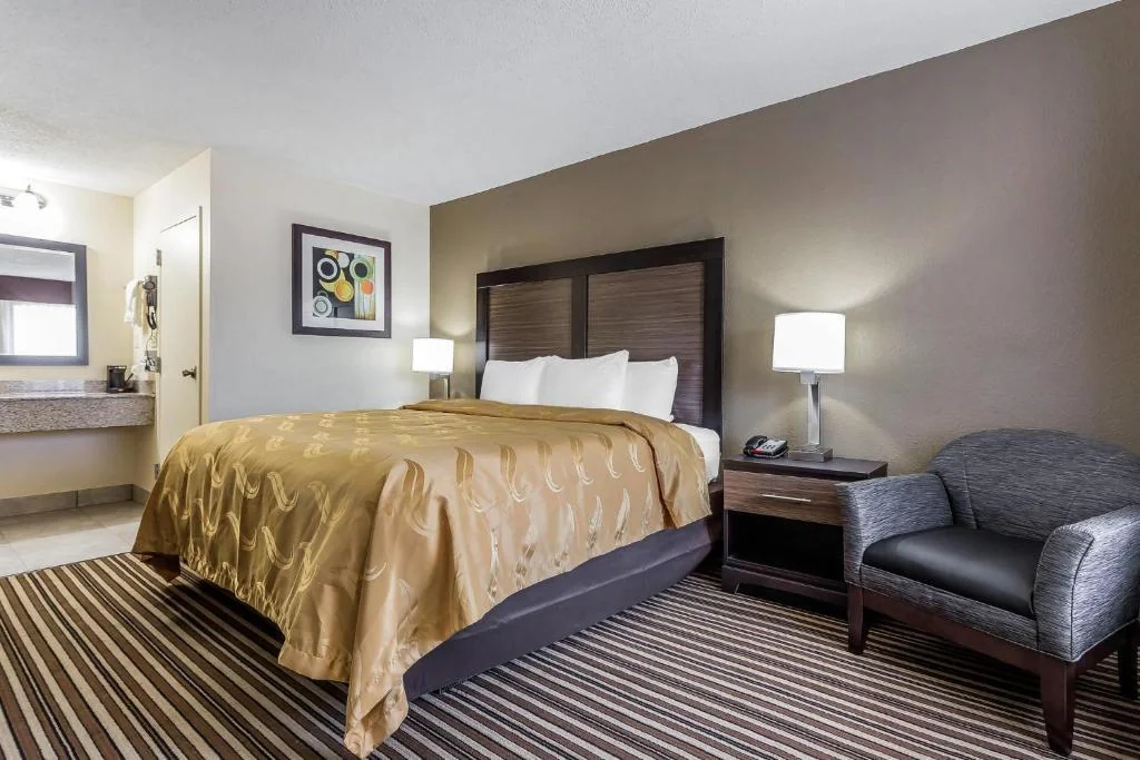 Quality Inn Pinehurst — Sale in Aberdeen, NC, photo 2 of 5