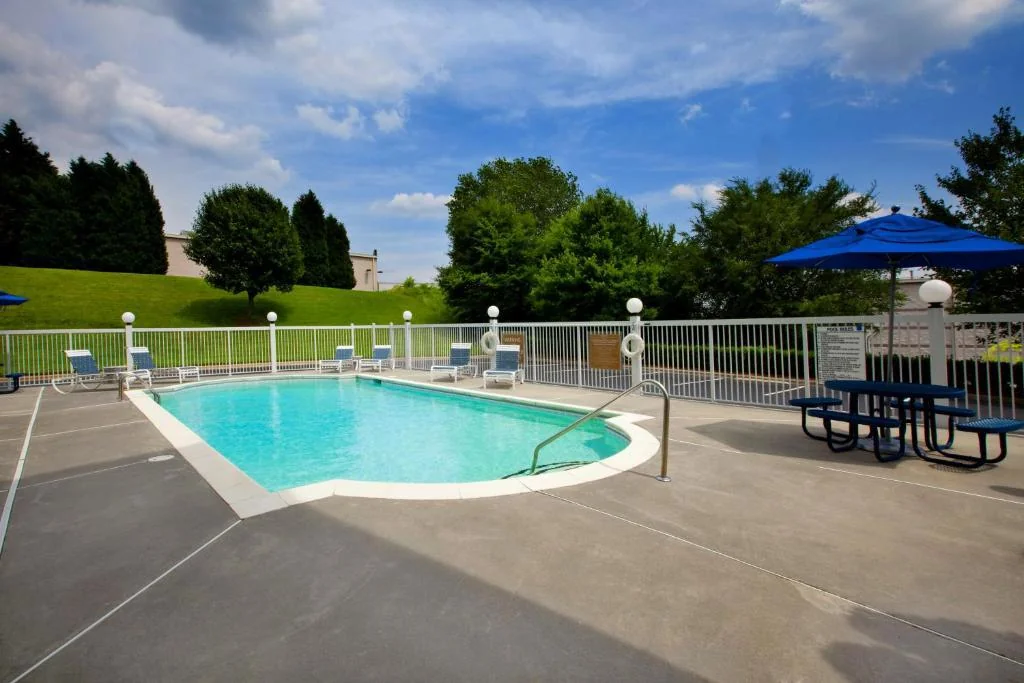 Four Points by Sheraton Charlotte Pineville — Sale in Pineville, NC, photo 2 of 5
