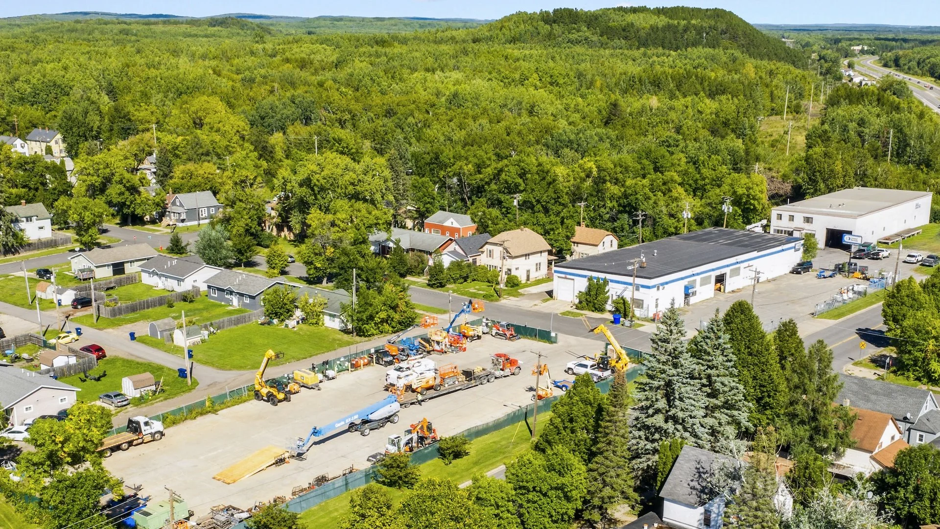 United Rentals | Publicly Traded Company (NYSE: URI)… — Sale in Hibbing, MN, photo 1 of 3
