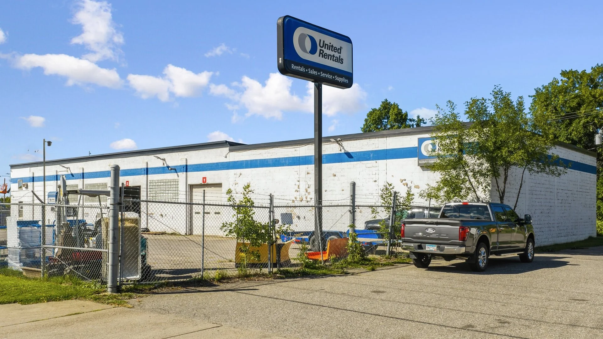 United Rentals | Publicly Traded Company (NYSE: URI)… — Sale in Hibbing, MN, photo 3 of 3