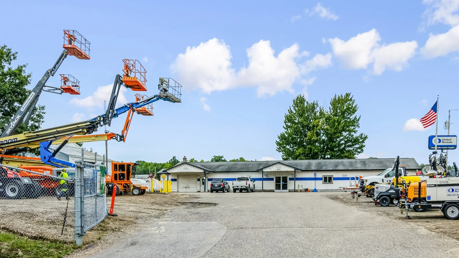 United Rentals | Publicly Traded Company (NYSE: URI)… — Sale in Rhinelander, WI, photo 1 of 3