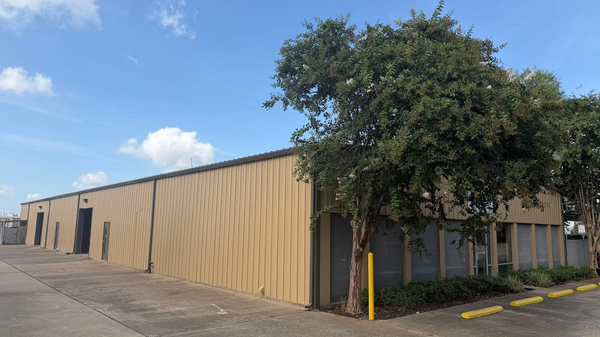 901 Wilson Road — Sale in Clute, TX, photo 3 of 8