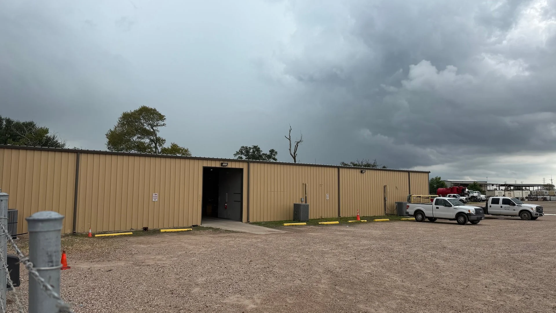 901 Wilson Road — Sale in Clute, TX, photo 4 of 8