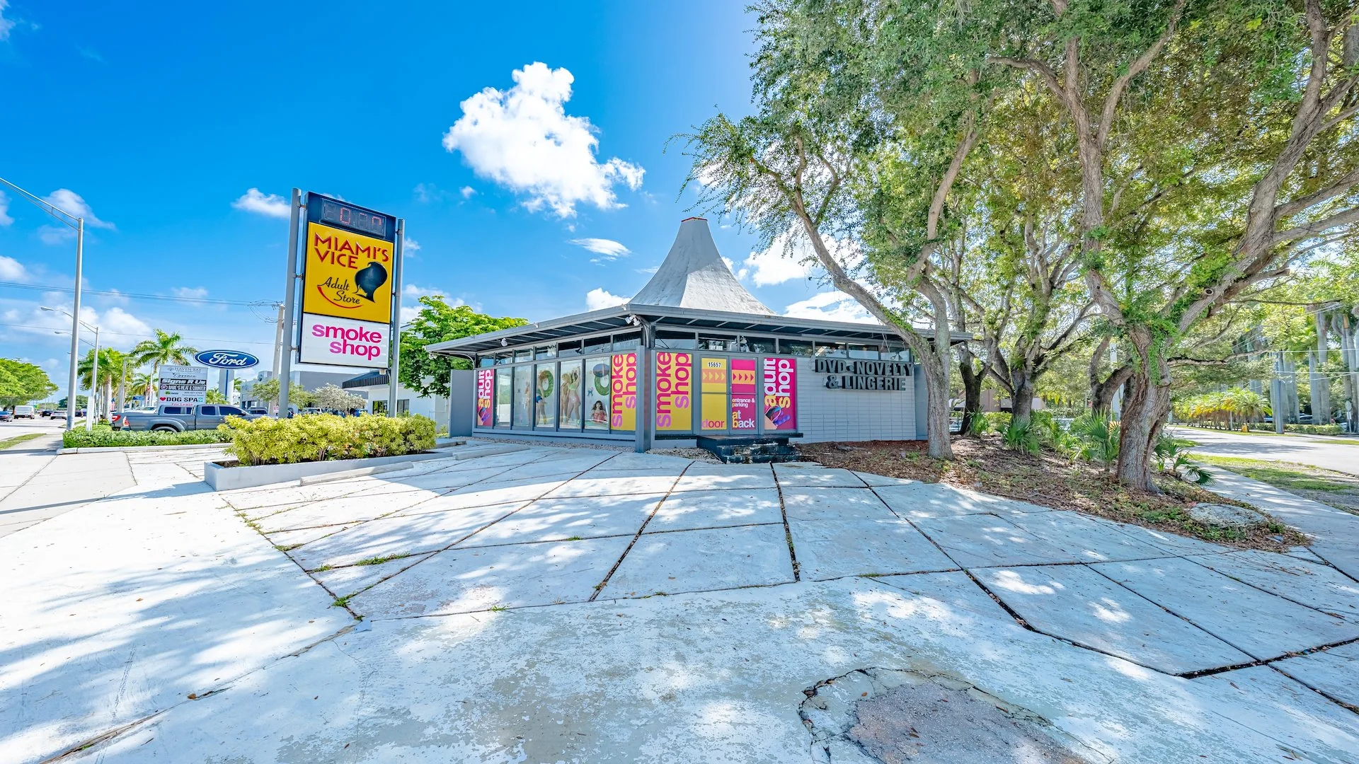 Palmetto Bay Vacant Single Tenant Retail Building — Sale in Miami, FL, photo 1 of 6
