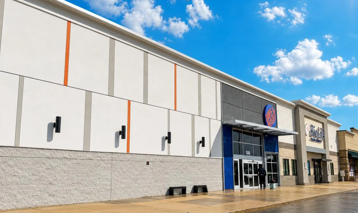 Dave & Buster's & BioLife — Sale in 5250, IA, photo 3 of 5