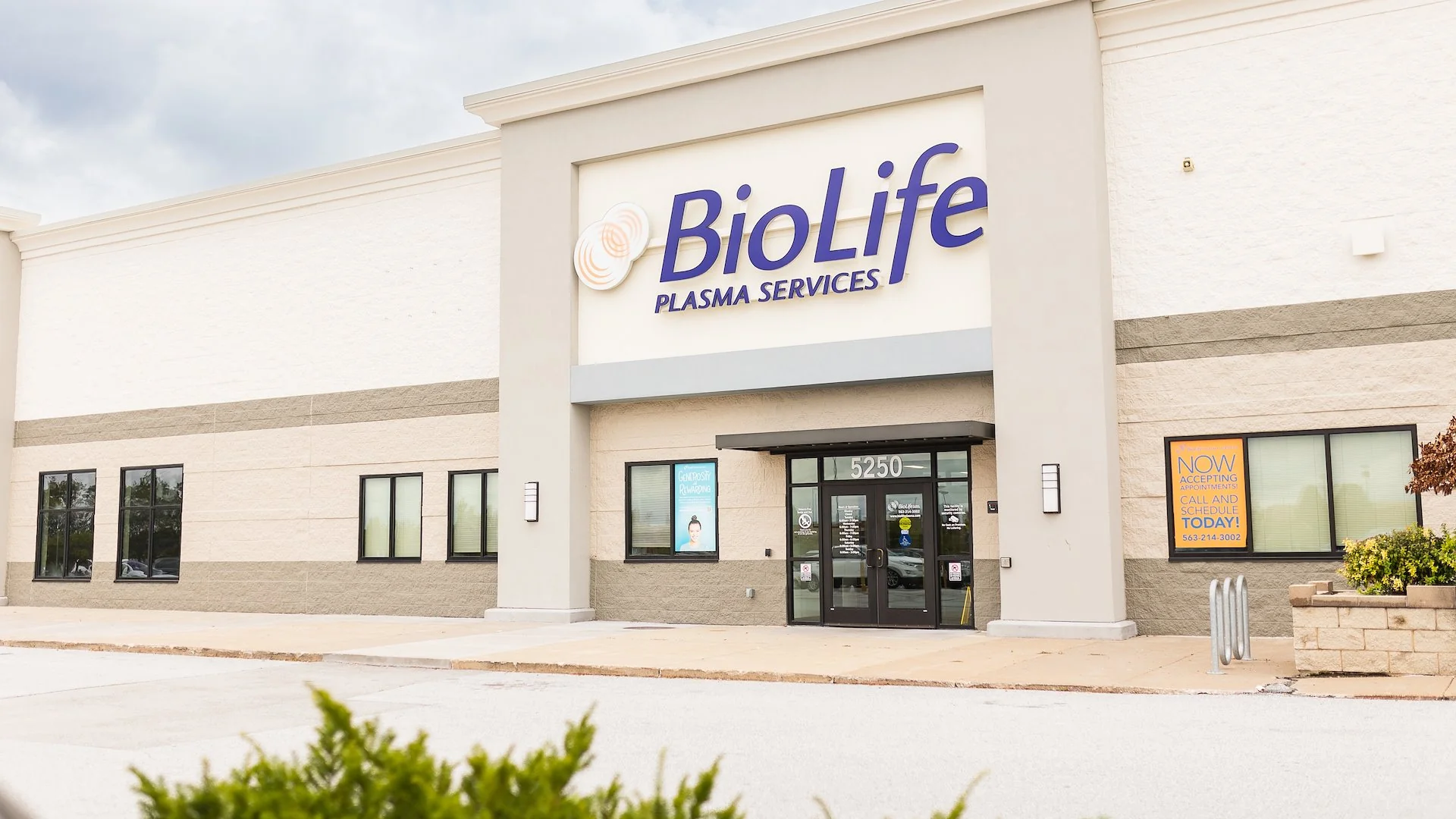 Dave & Buster's & BioLife — Sale in 5250, IA, photo 4 of 5
