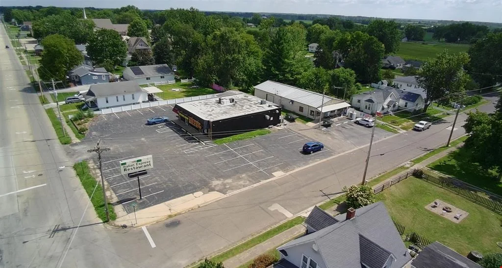 1112 E Chestnut St — Sale in Canton, IL, photo 8 of 8