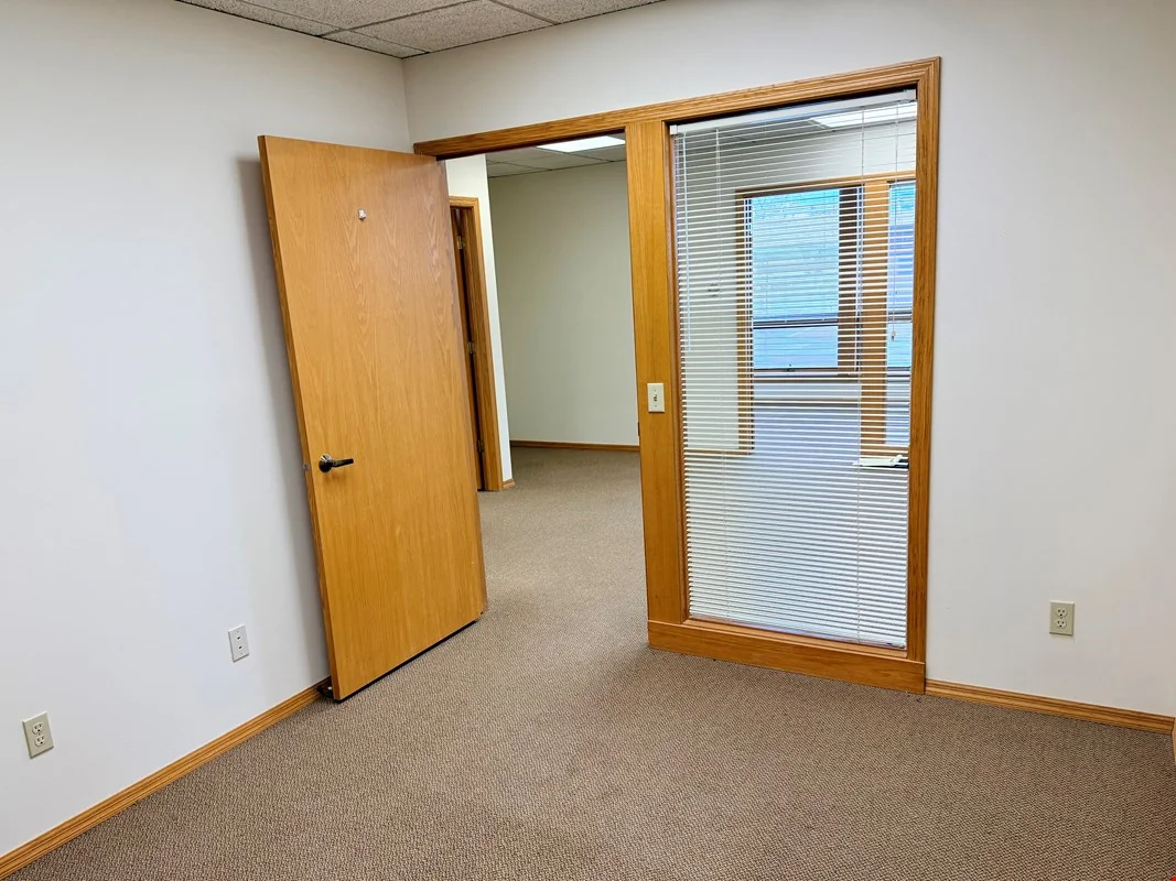 Foxridge Office Suites: 1424 N High Point Rd,… — Lease in Middleton, WI, photo 2 of 8
