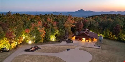 15 Bedroom Hospitality Venue in North Georgia Mountains — Sale in Sautee Nacoochee, GA, photo 6 of 8