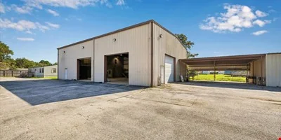 304 MEADOW LANE, KEMAH, TEXAS — Lease in Kemah, TX, photo 3 of 8