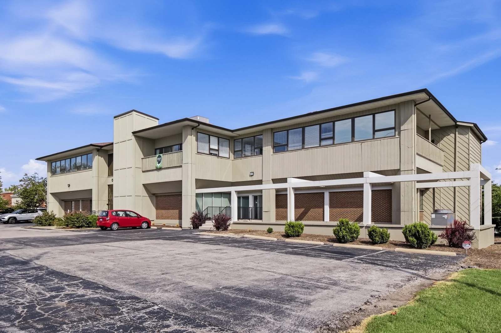 Office in Creve Coeur, MO — Sale in Creve Coeur, MO, photo 2 of 8