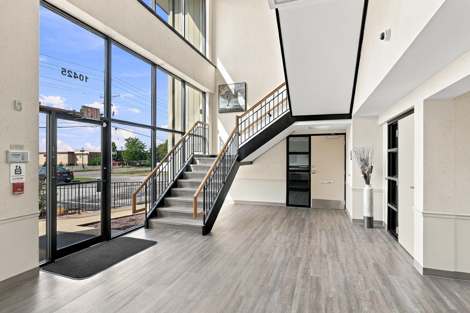 Office in Creve Coeur, MO — Sale in Creve Coeur, MO, photo 4 of 8