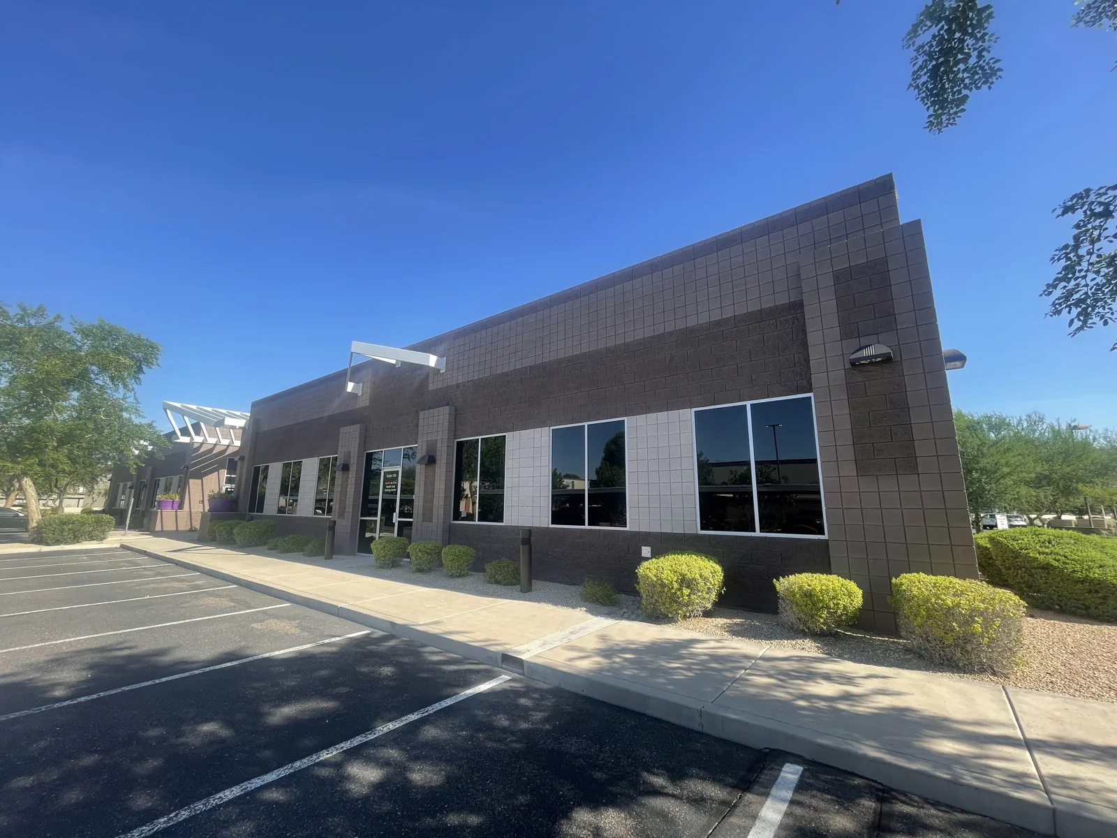 Offices at Elliott — Lease in Phoenix, AZ, photo 1 of 7