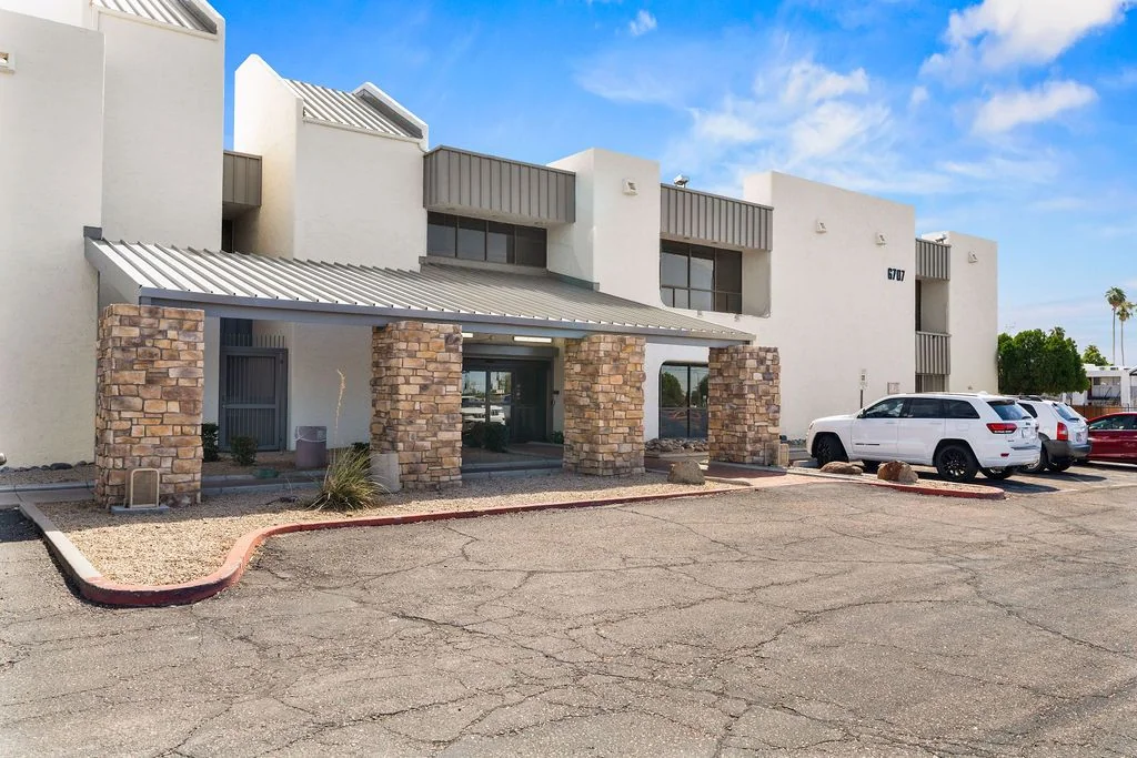 19th Ave Medical Center — Lease in Phoenix, AZ, photo 1 of 8
