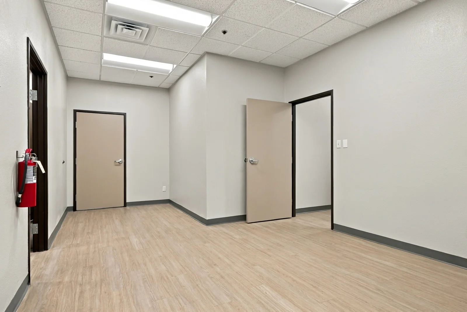 6355 Windy Rd. — Lease in Las Vegas, NV, photo 3 of 5
