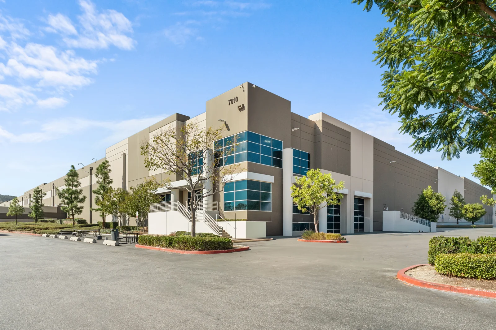 ±730,930 SF Industrial Building Plus an Additional… — Lease in San Bernardino, CA, photo 1 of 4