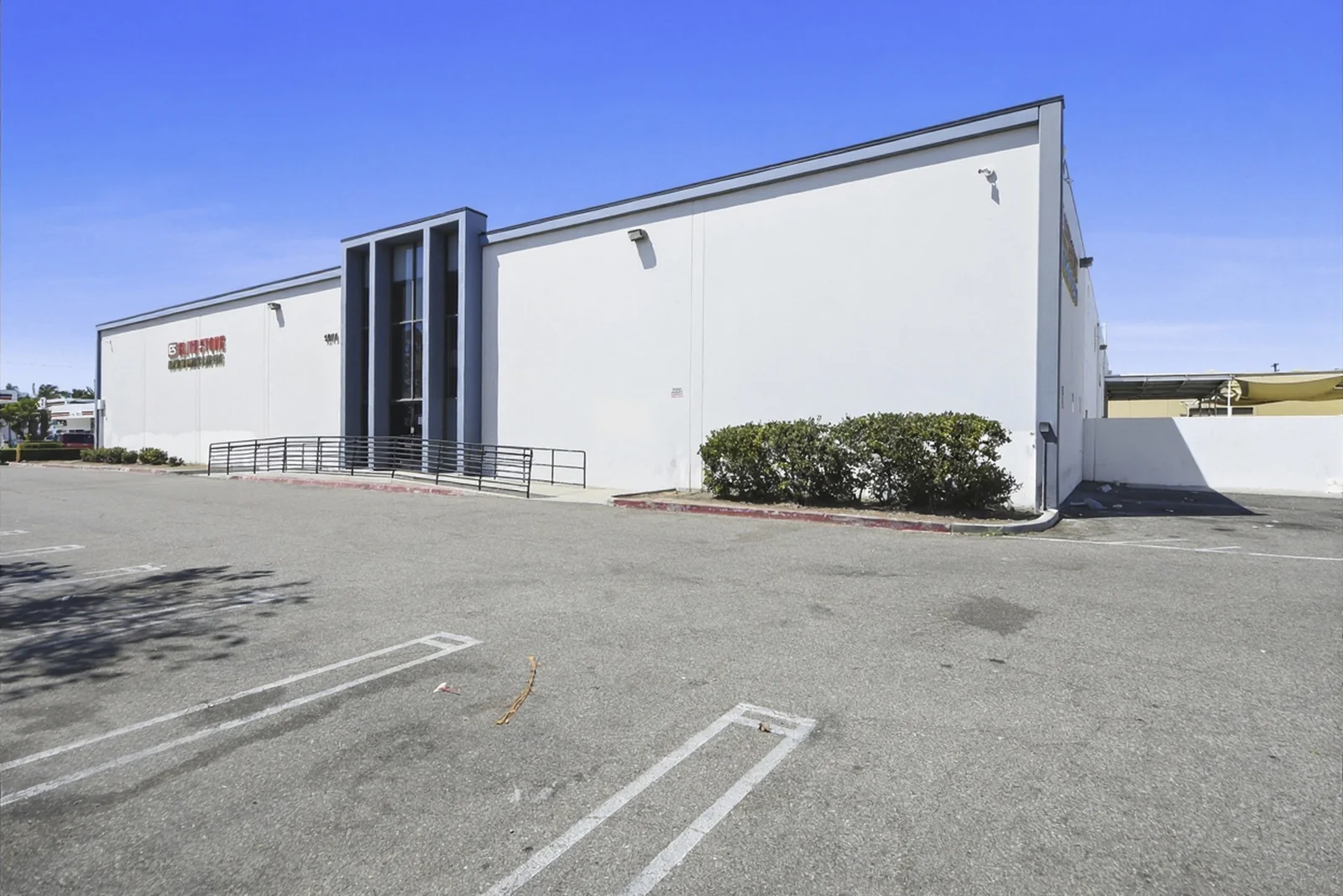 1511 E Edinger Avenue — Lease in Santa Ana, CA, photo 1 of 3