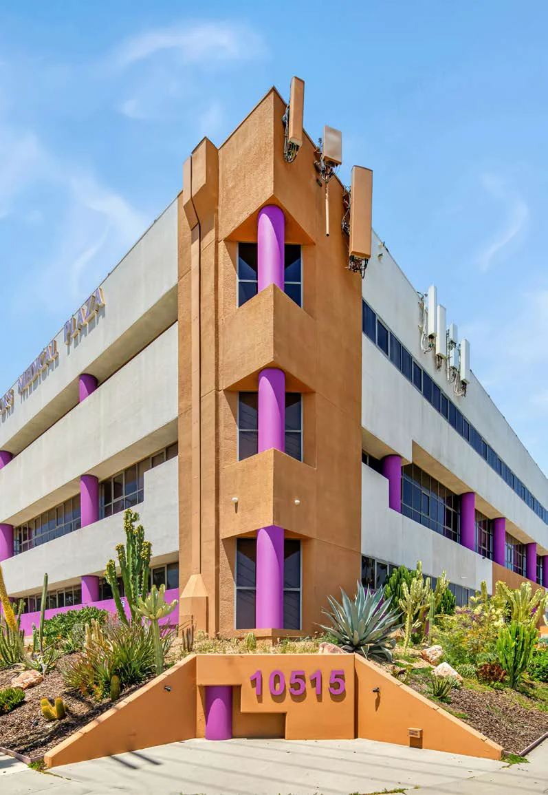 Doctors' Medical Plaza — Lease in Granada Hills, CA, photo 2 of 8