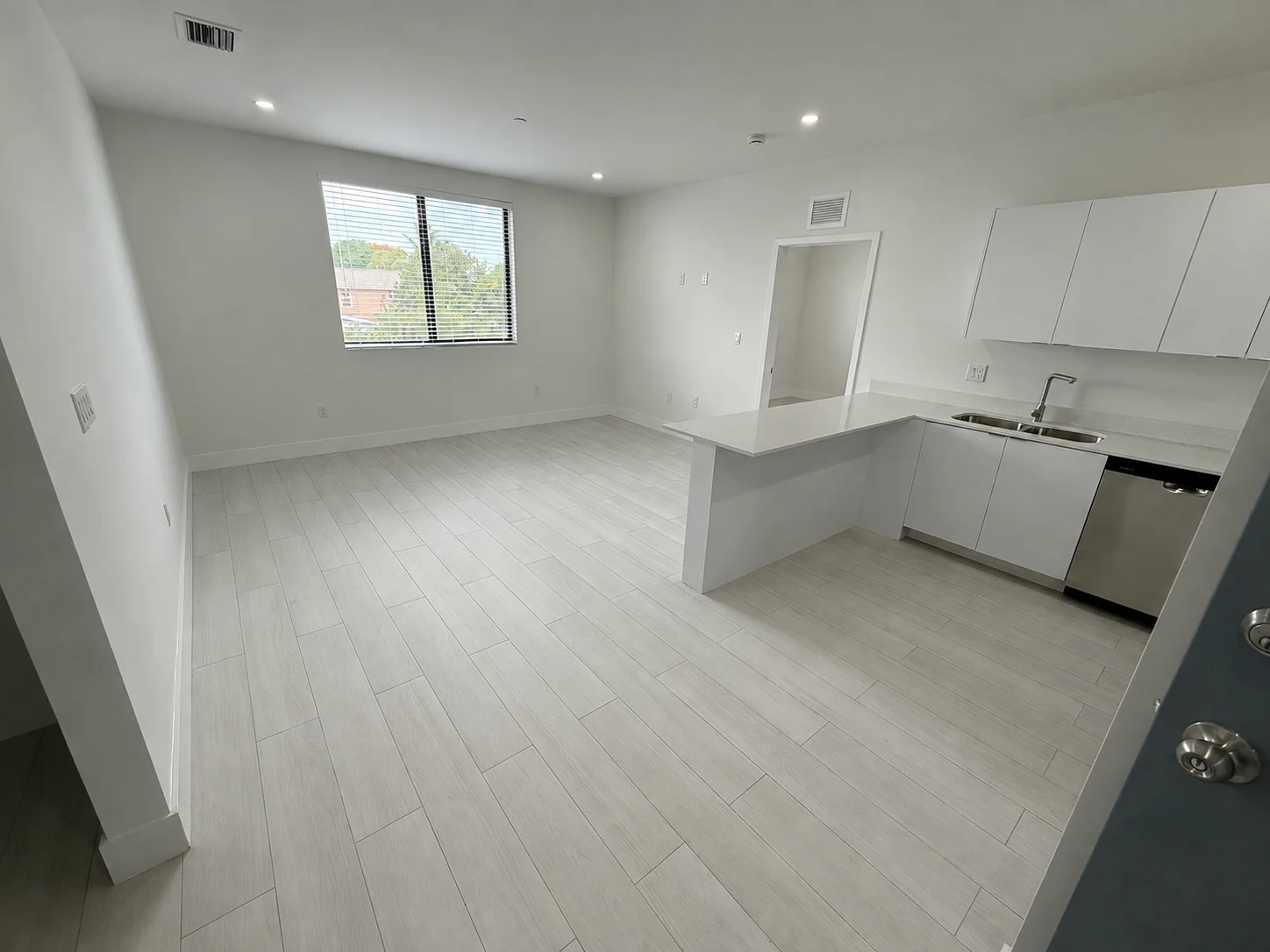 East 17 Apartments — Sale in Hialeah, FL, photo 4 of 8