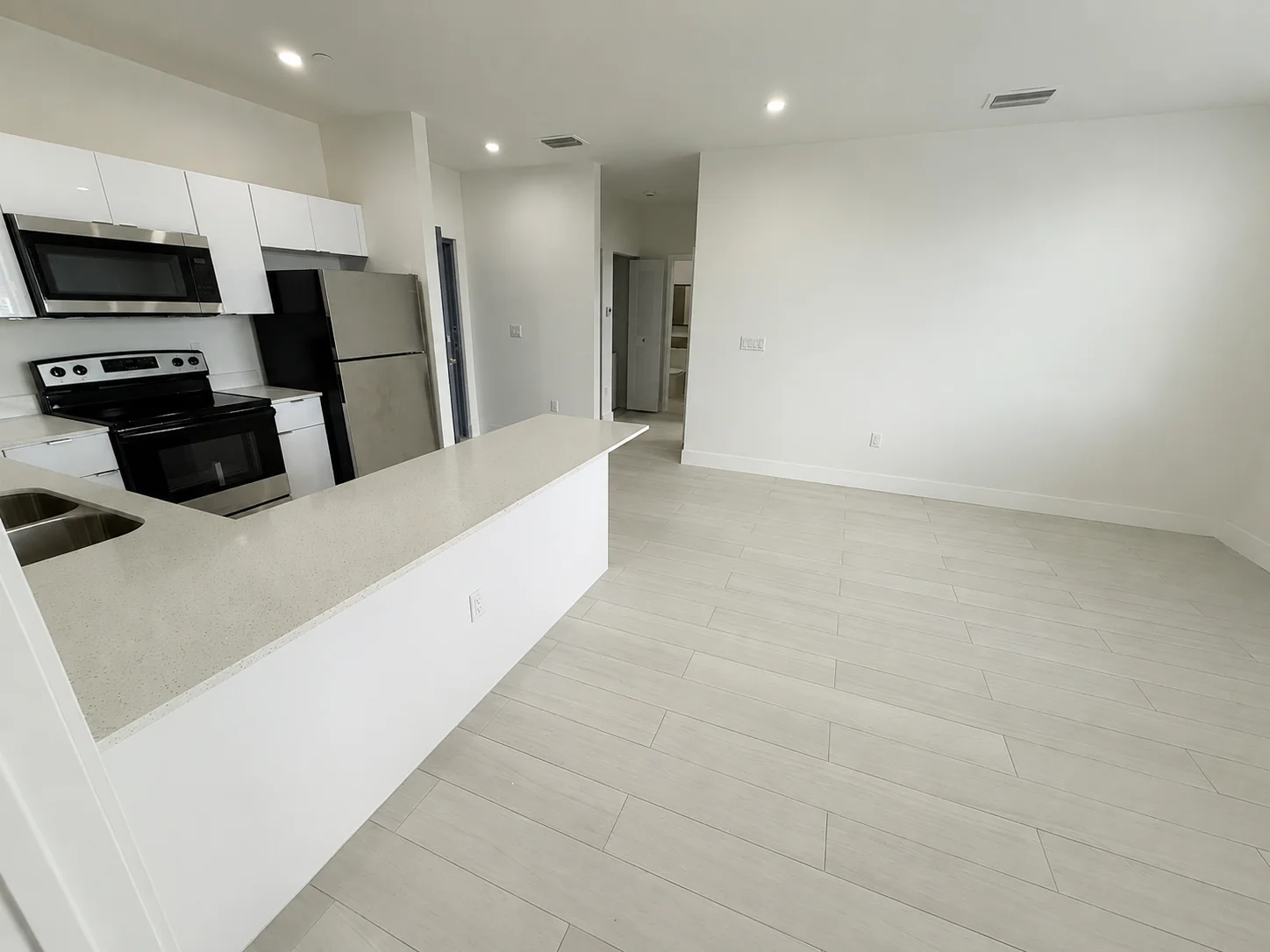 East 17 Apartments — Sale in Hialeah, FL, photo 5 of 8