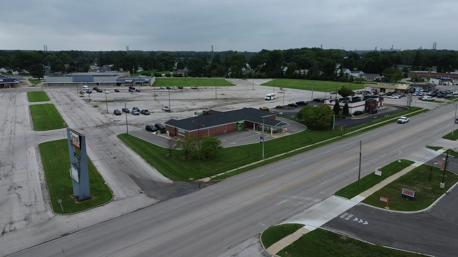 Strategically Located 4,832 SF Retail Building on… — Sale in Northwood, OH, photo 3 of 4