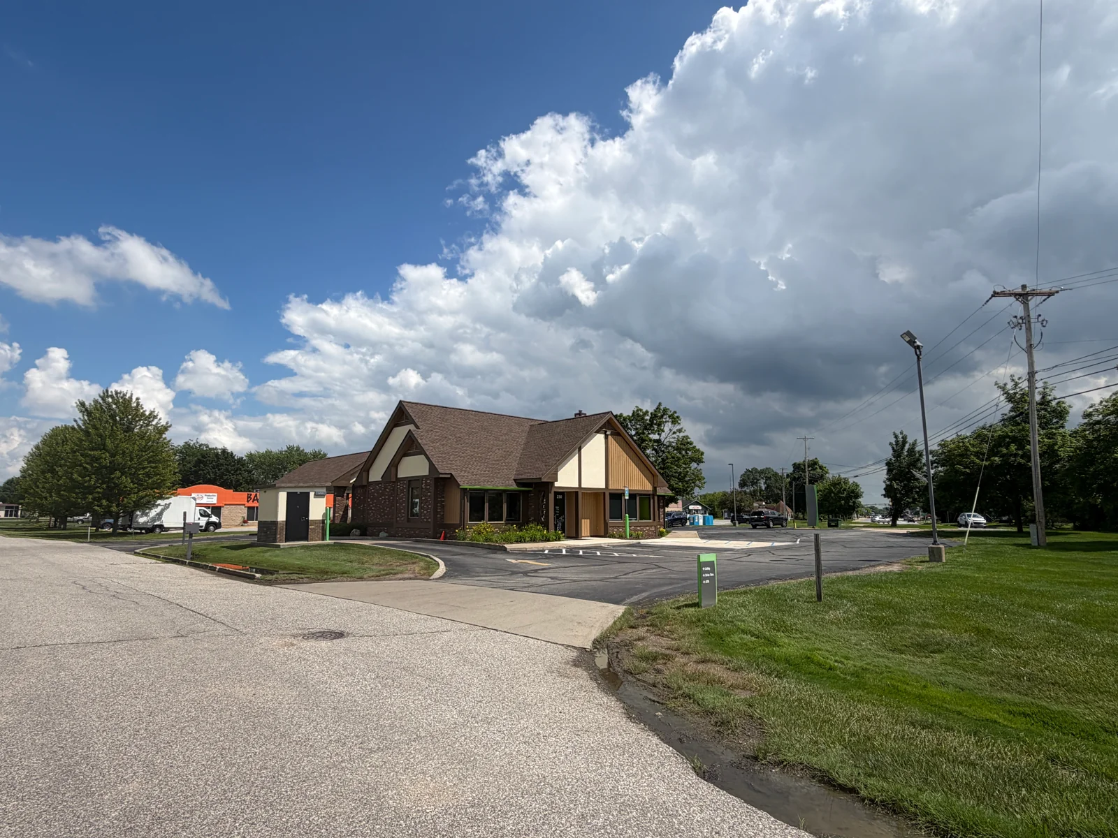 2,311 SF Freestanding Retail Building on 0.6 AC — Sale in Freeland, MI, photo 1 of 1