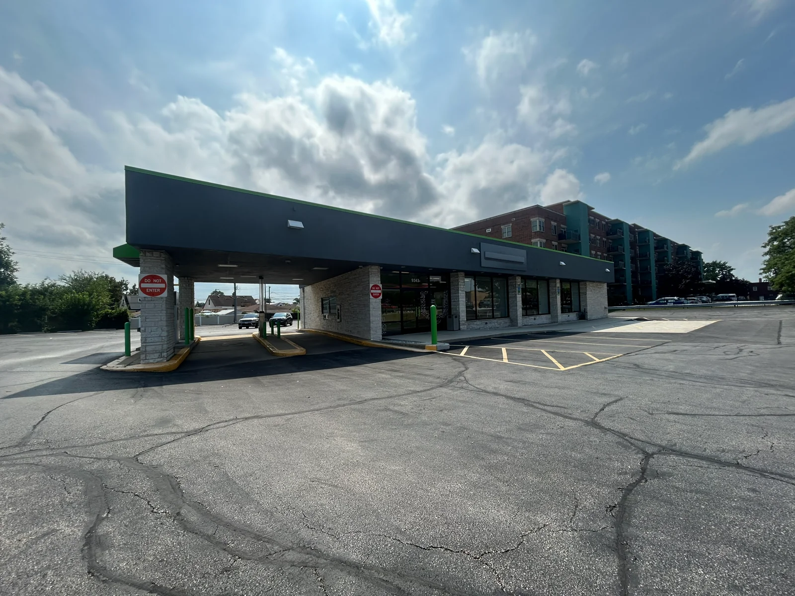 4,100 SF Freestanding Retail Building with Drive-Thru — Sale in Schiller Park, IL, photo 1 of 5